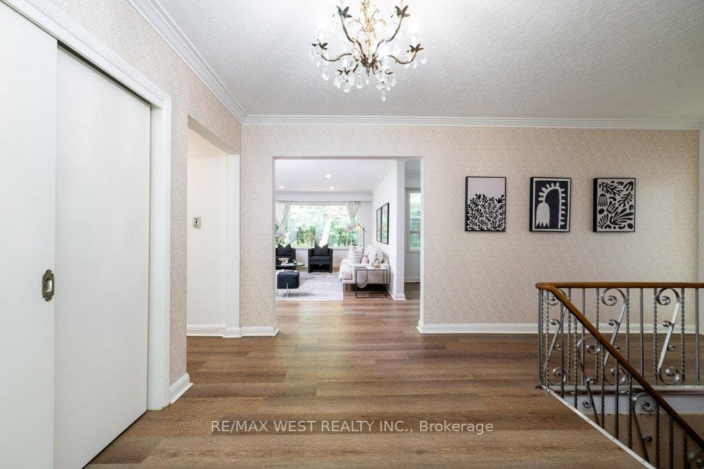 8 Farningham Crescent photo 4