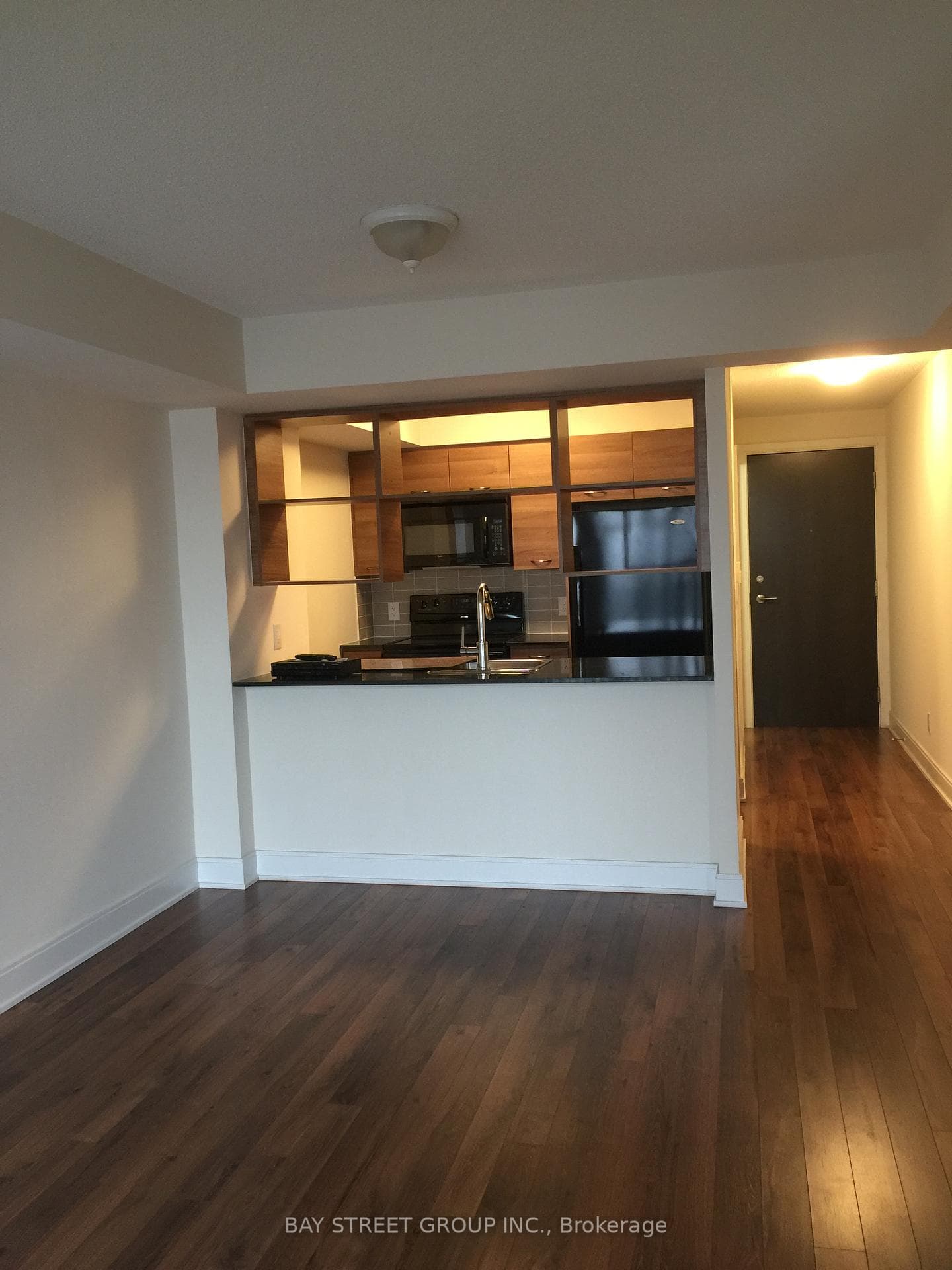 135 Village Green Square Unit 825 photo 9