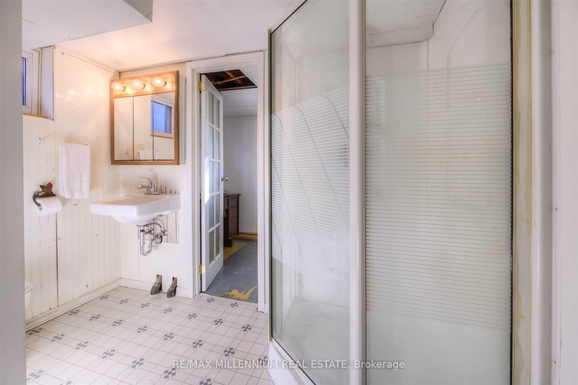 135 Byron Avenue photo 8