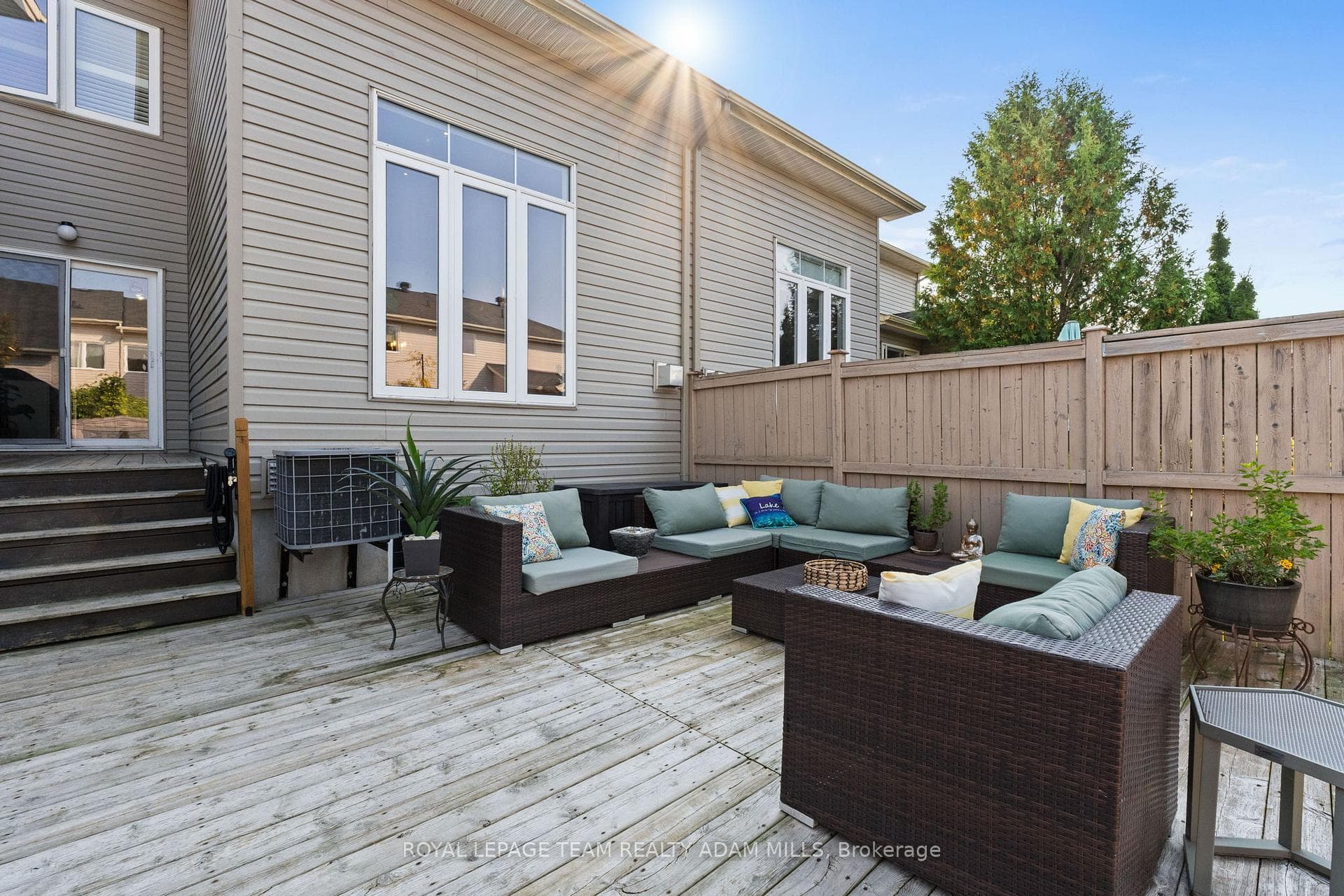 2043 Melette Crescent photo 28