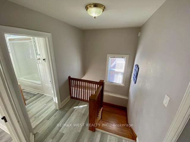 18 Cameron Avenue Unit Upper photo 3