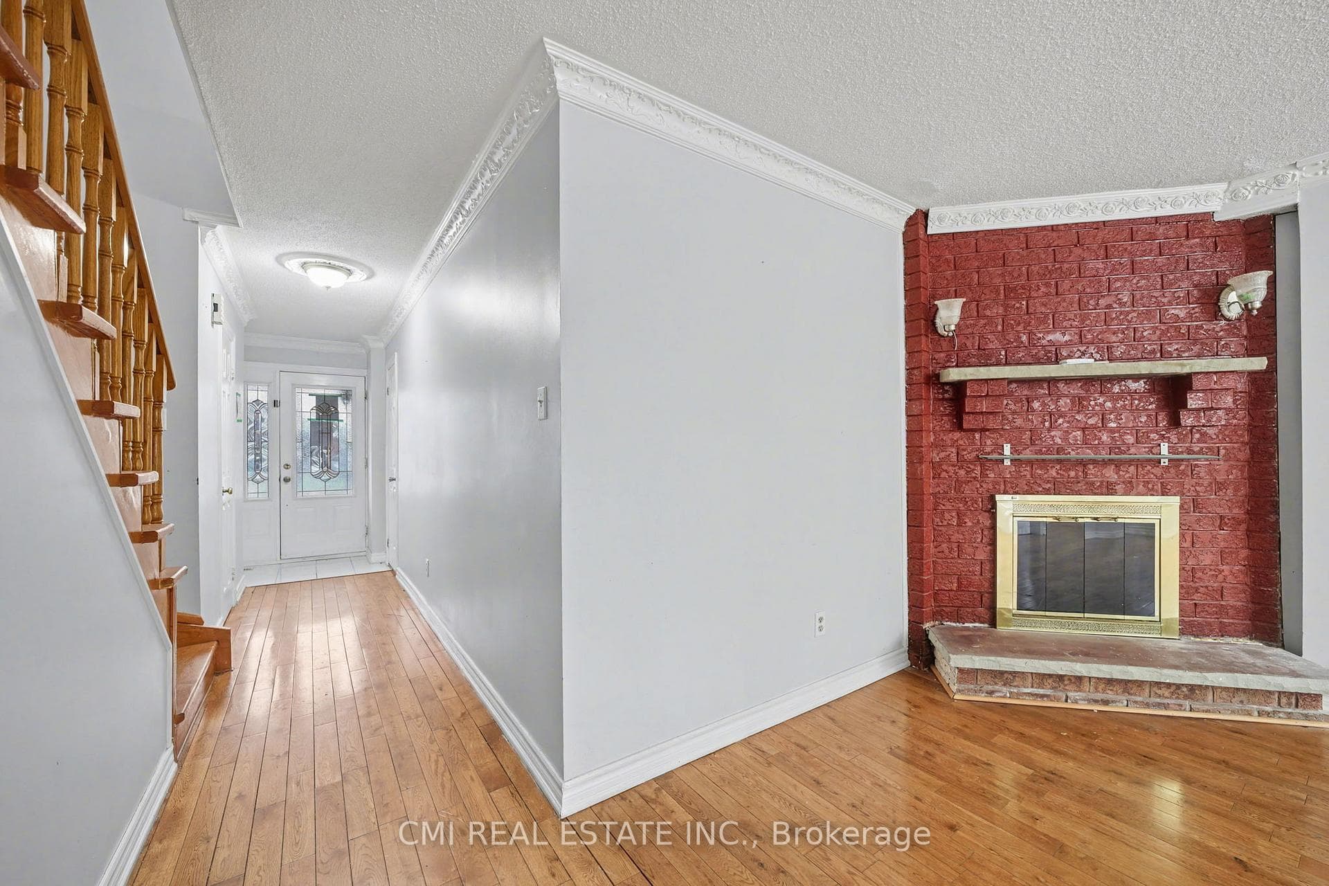 993 Lucerne Crescent photo 8