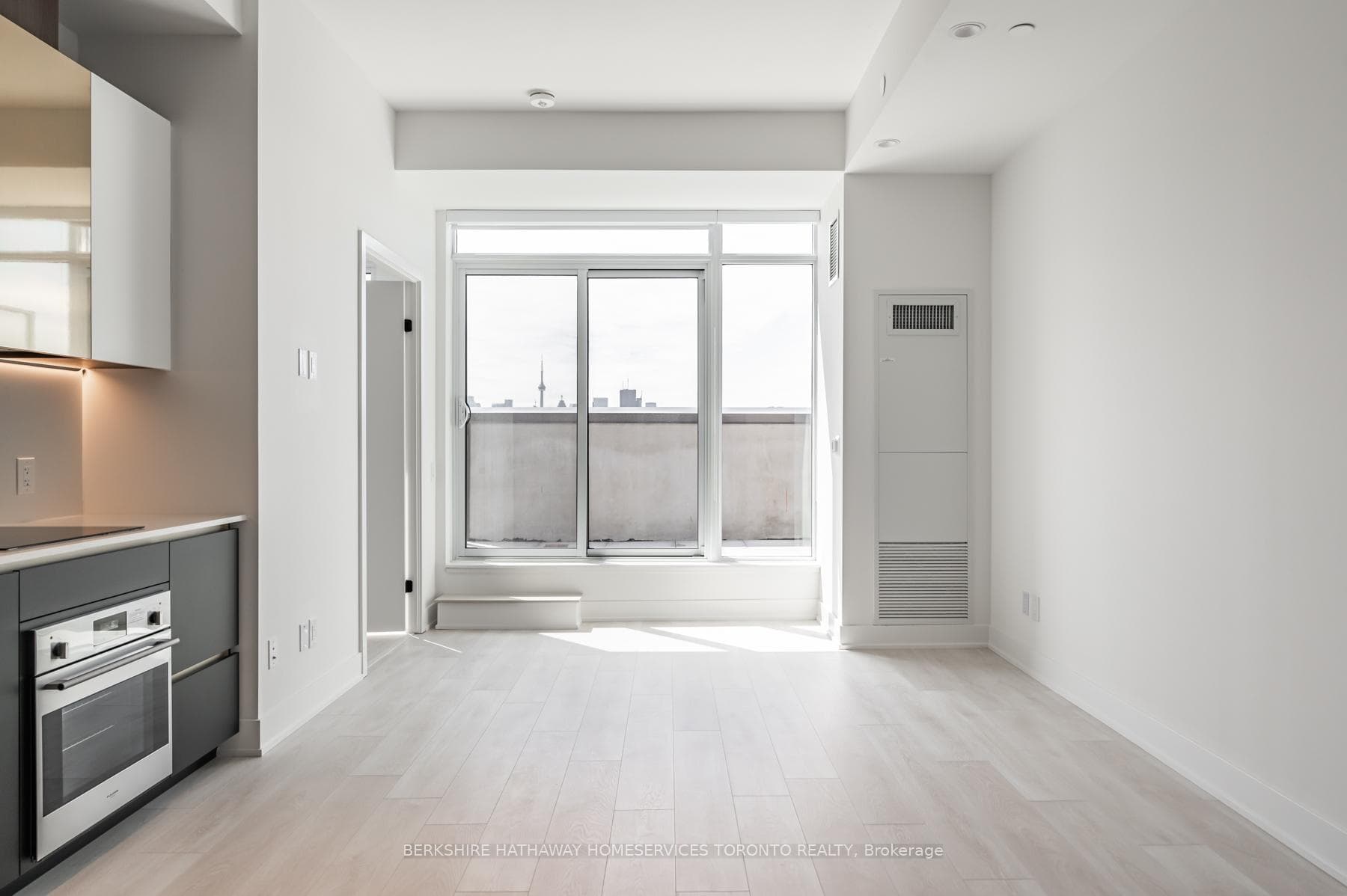 1285 Queen Street Unit 608 photo 3