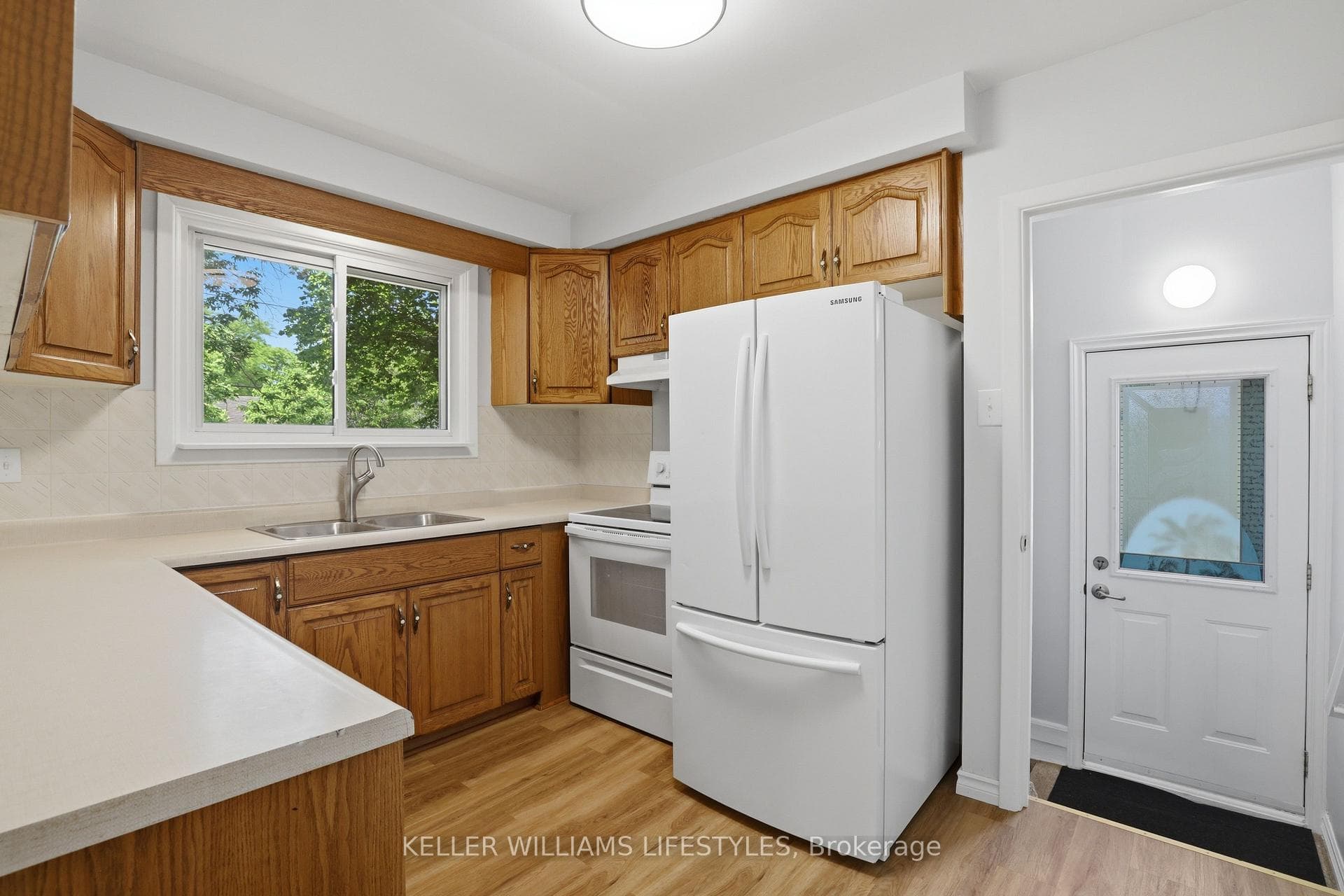 15 Hawkesbury Avenue photo 9