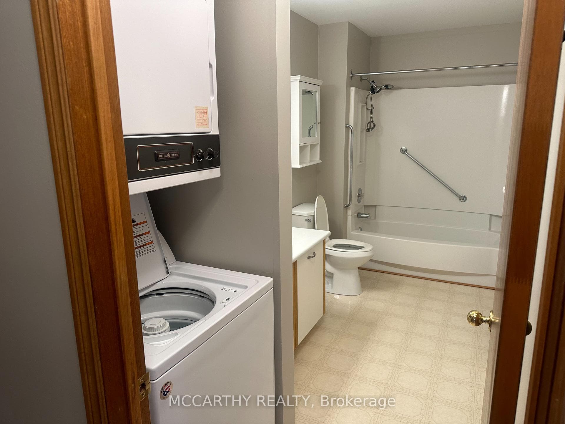 217 Sarah Court Unit A photo 3