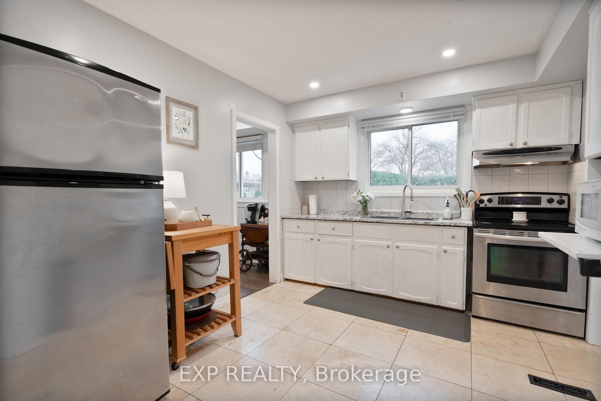 Nice and bright~ Tile floors too!