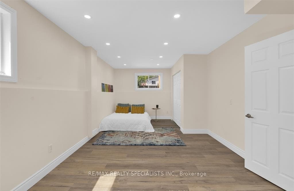 3919 Maple Leaf Crescent photo 12
