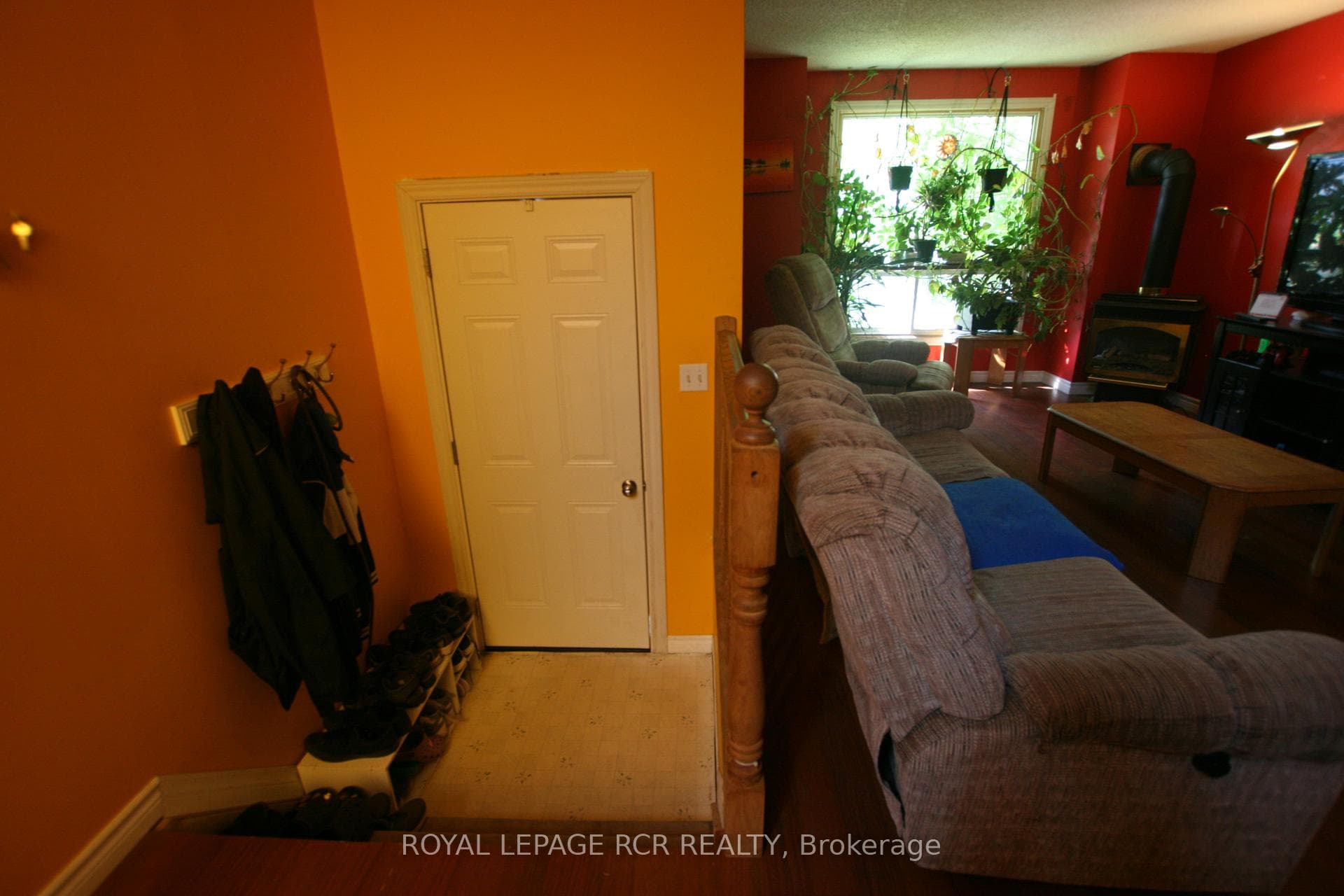 516 Pineview Gardens photo 2