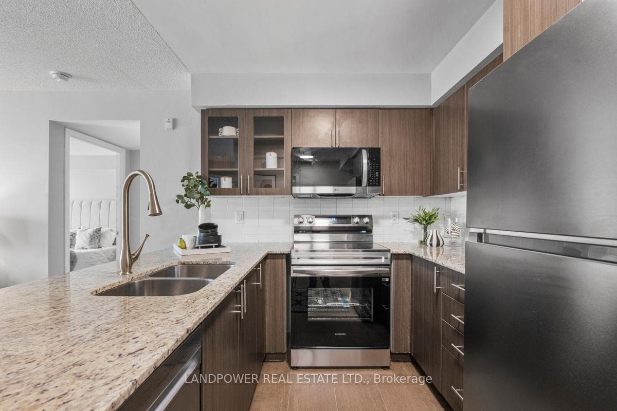 75 Norman Bethune Avenue Unit 516 photo 4