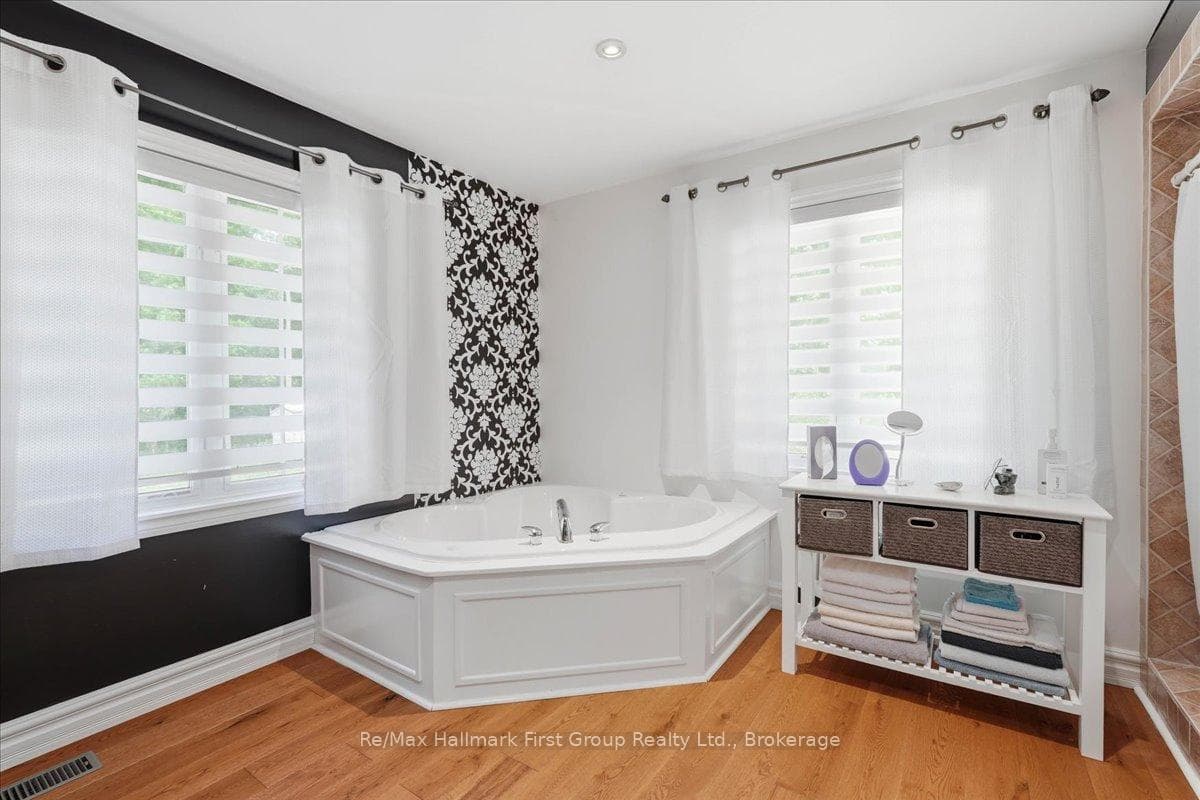 Primary Ensuite Bath