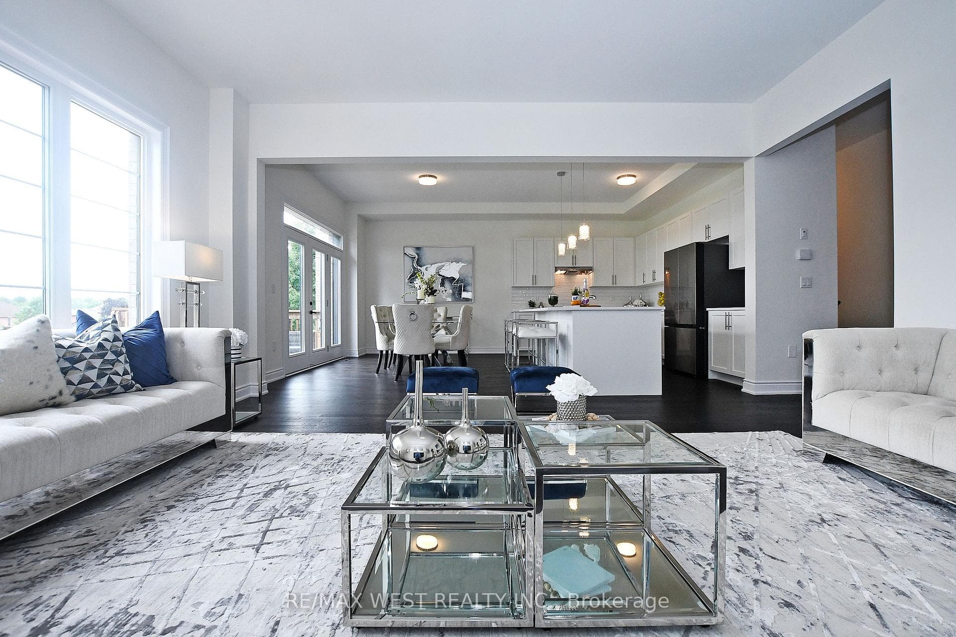 1353 Blackmore Street photo 5