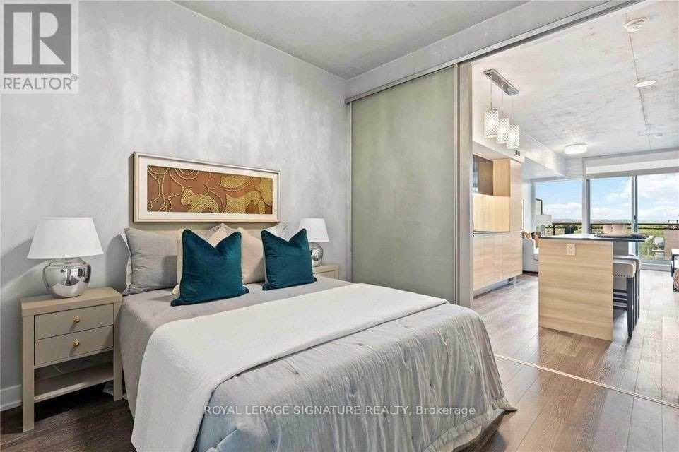 1190 Dundas Street Unit 827 photo 15