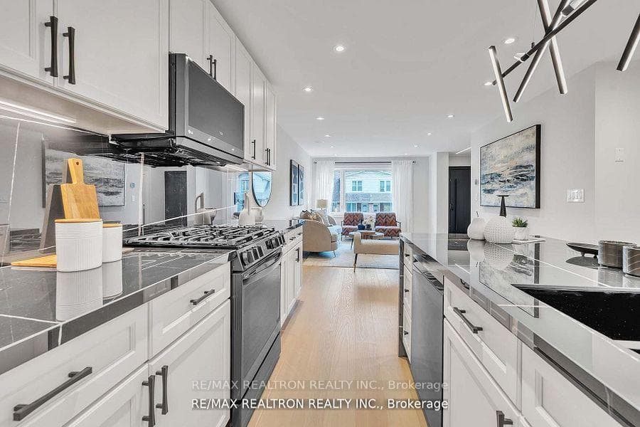 254 Hastings Avenue photo 9