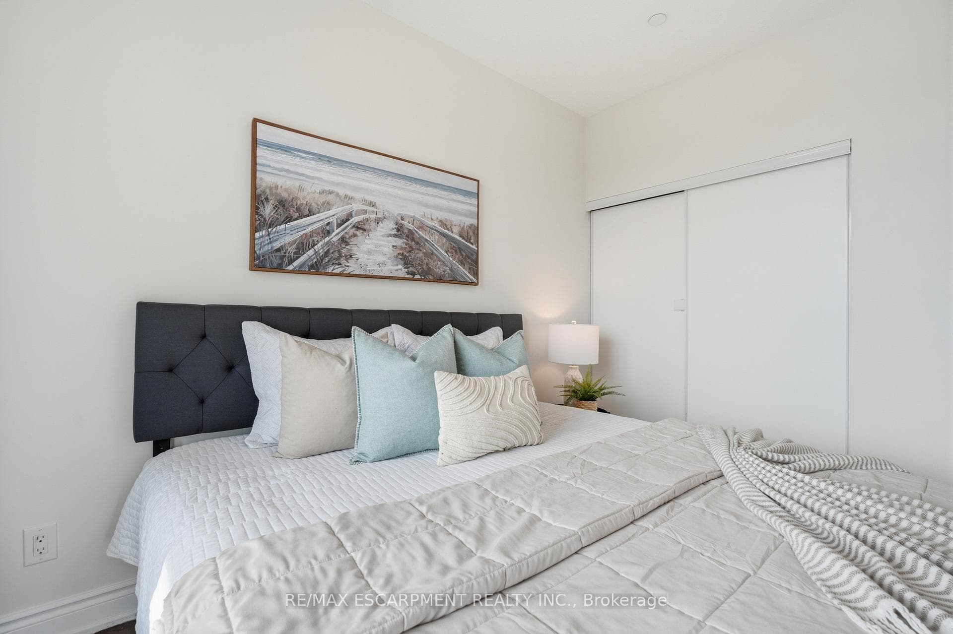 277 South Park Road Unit 1210 photo 25
