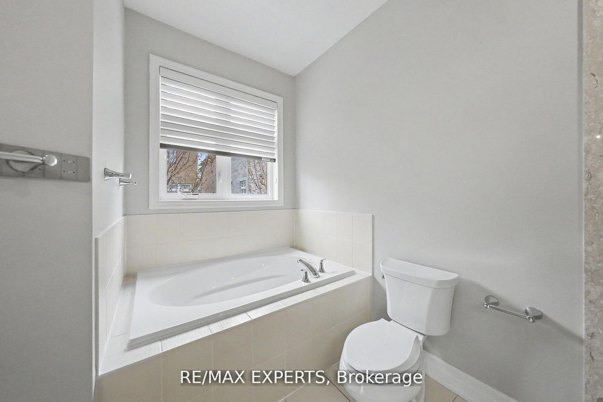 4 Sim Hill Crescent photo 37