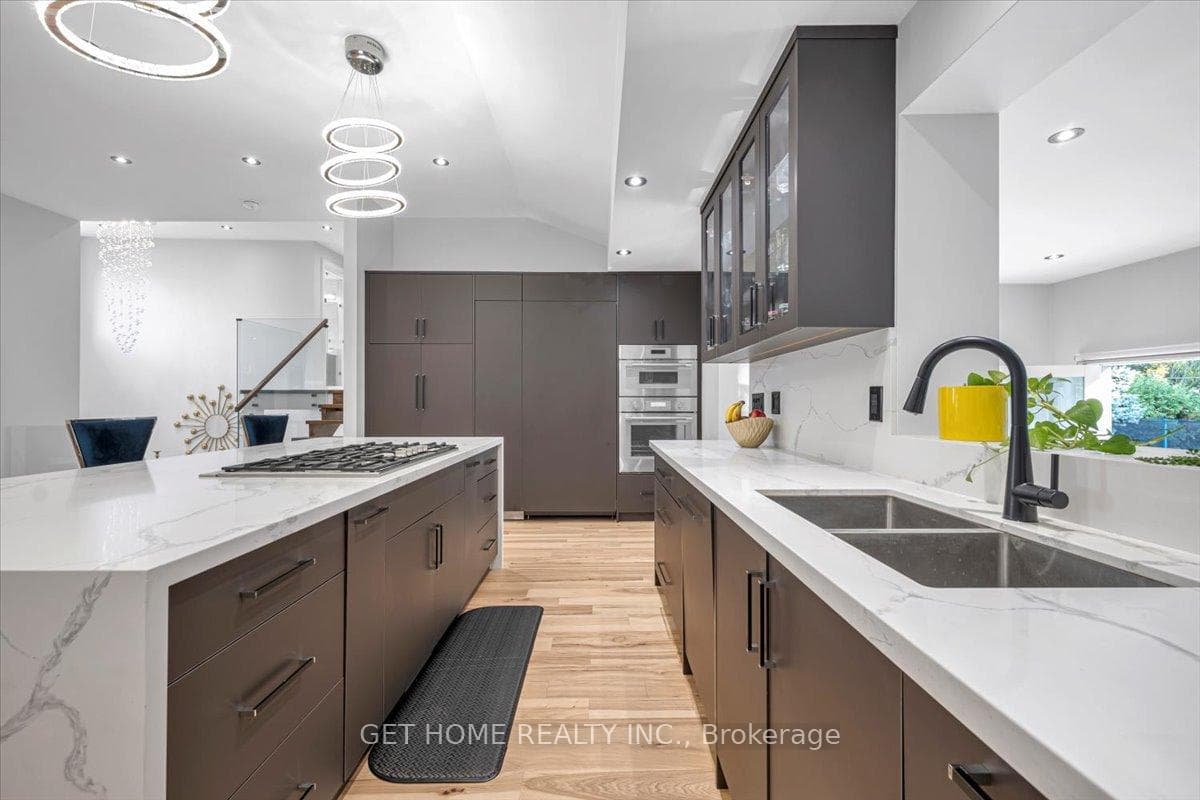 1362 Hixon Street photo 12