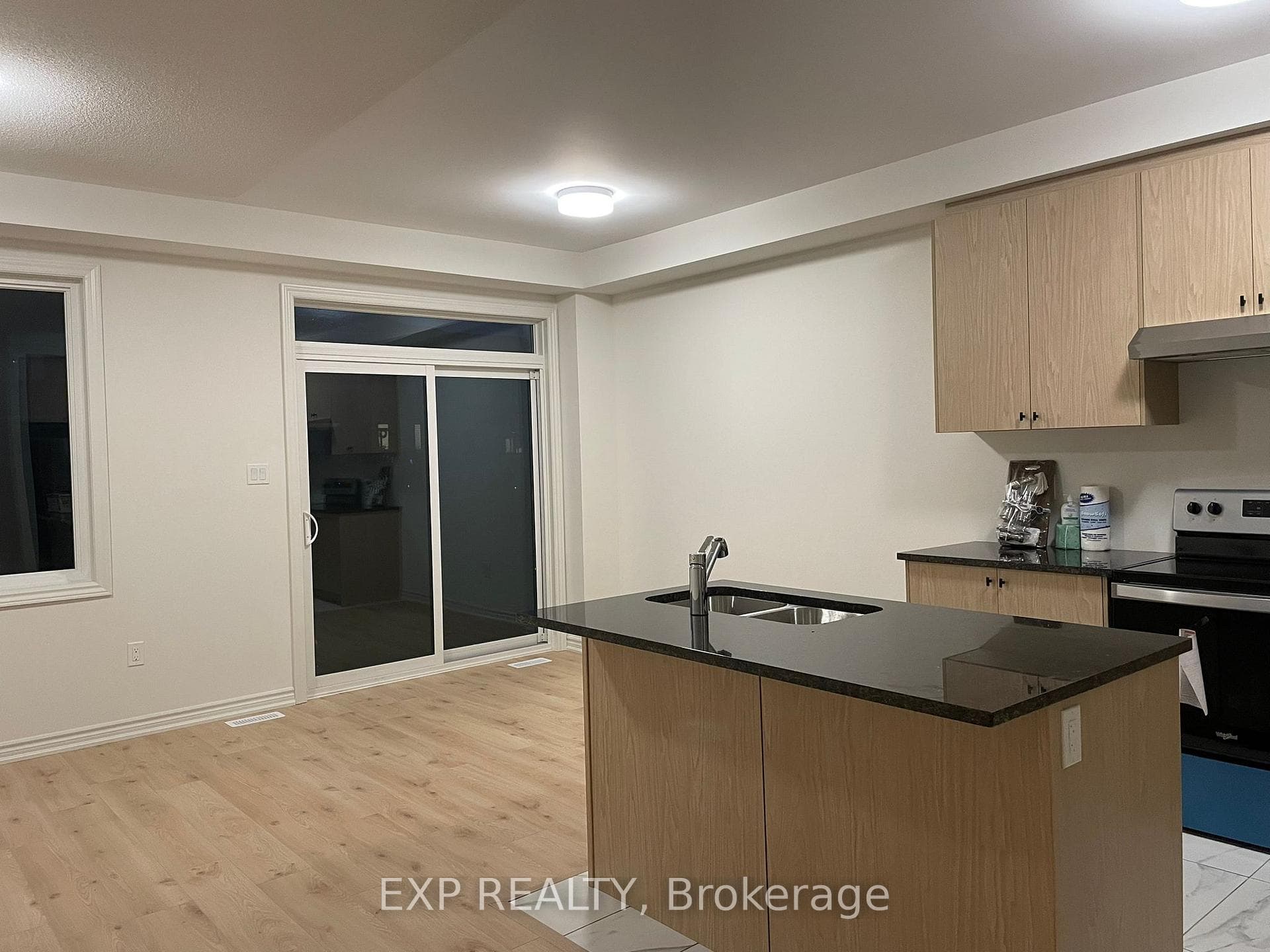 534 Worden Street photo 7