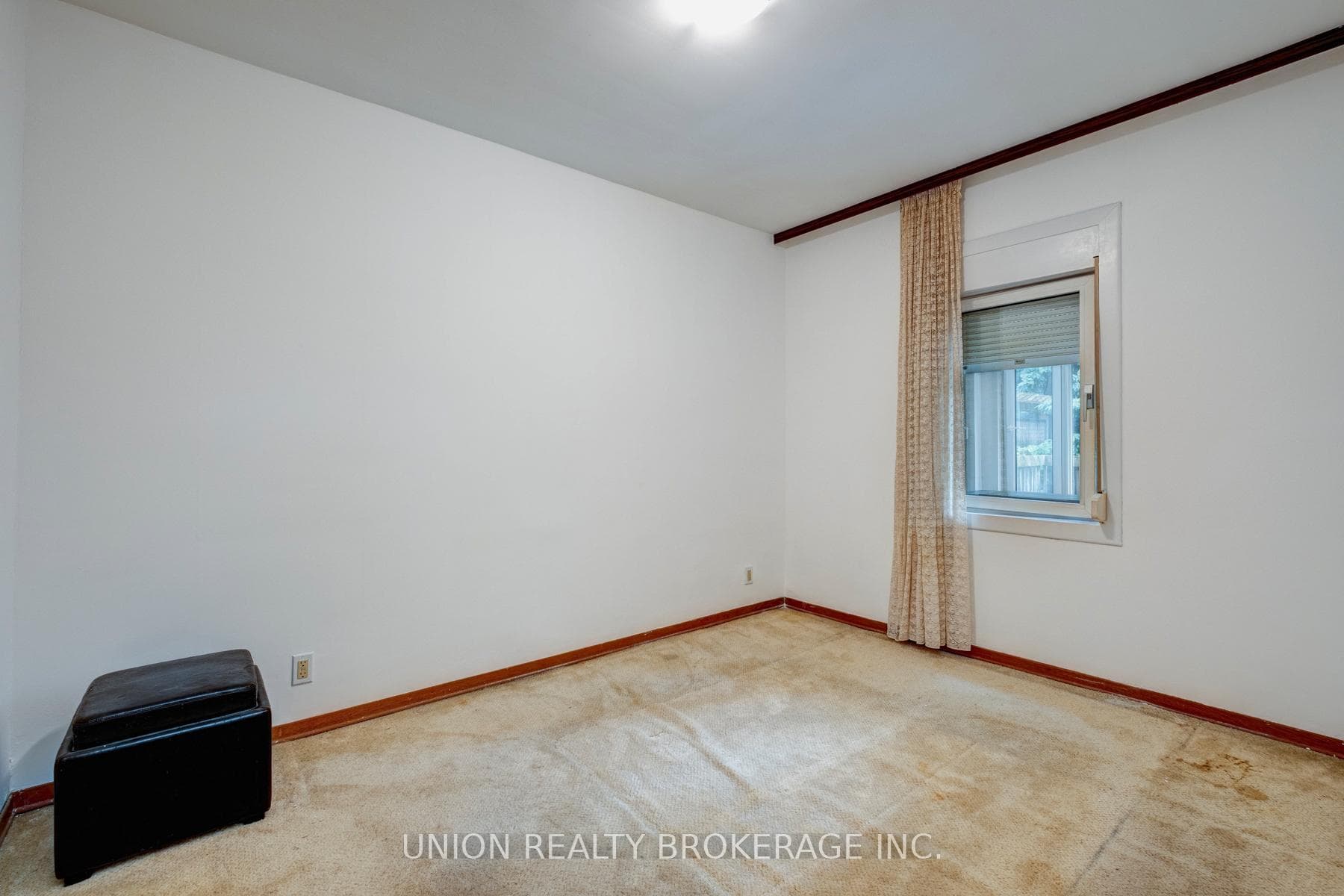 40 Red Deer Avenue photo 8