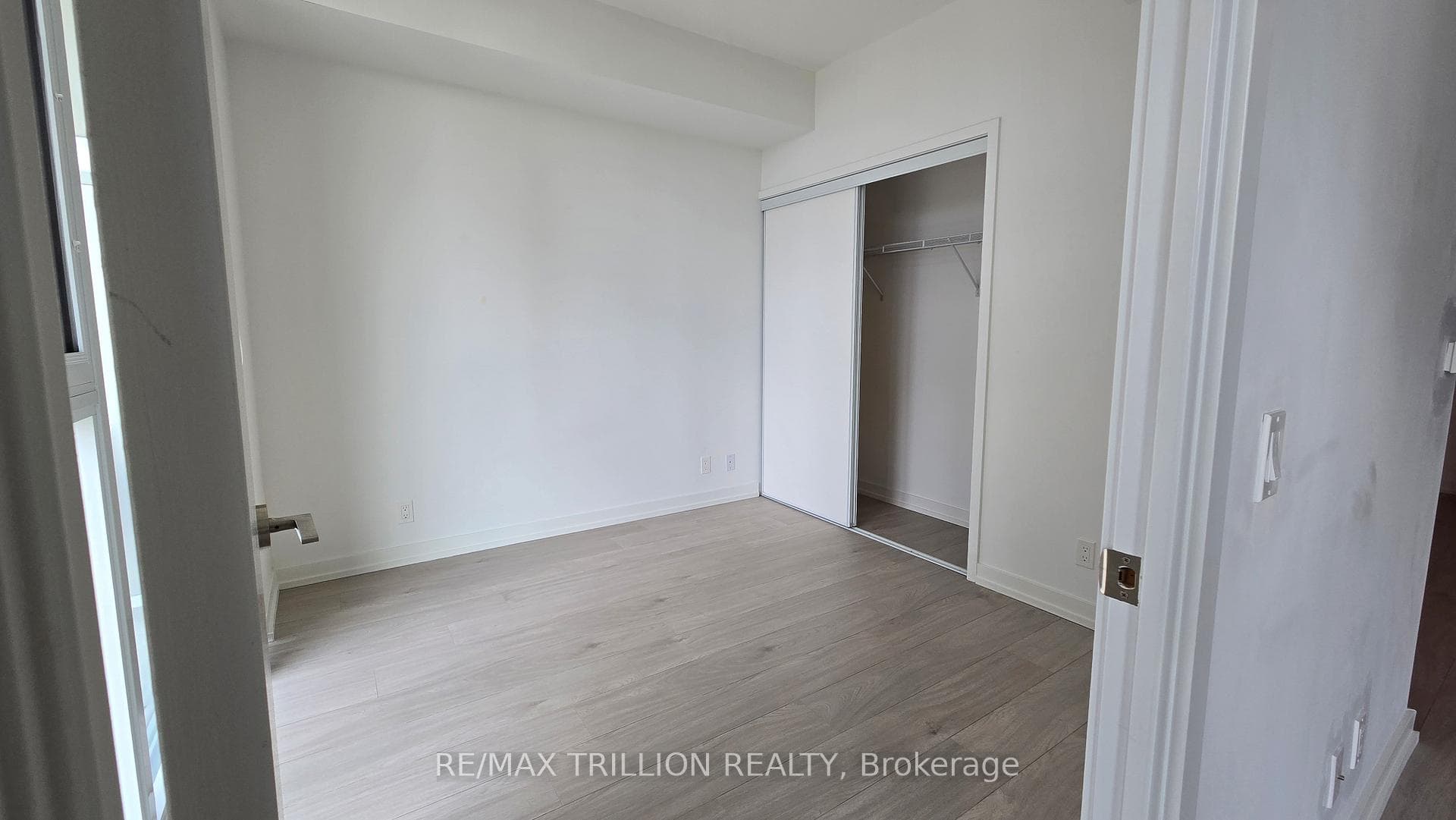 33 Helendale Avenue Unit 1301 photo 17