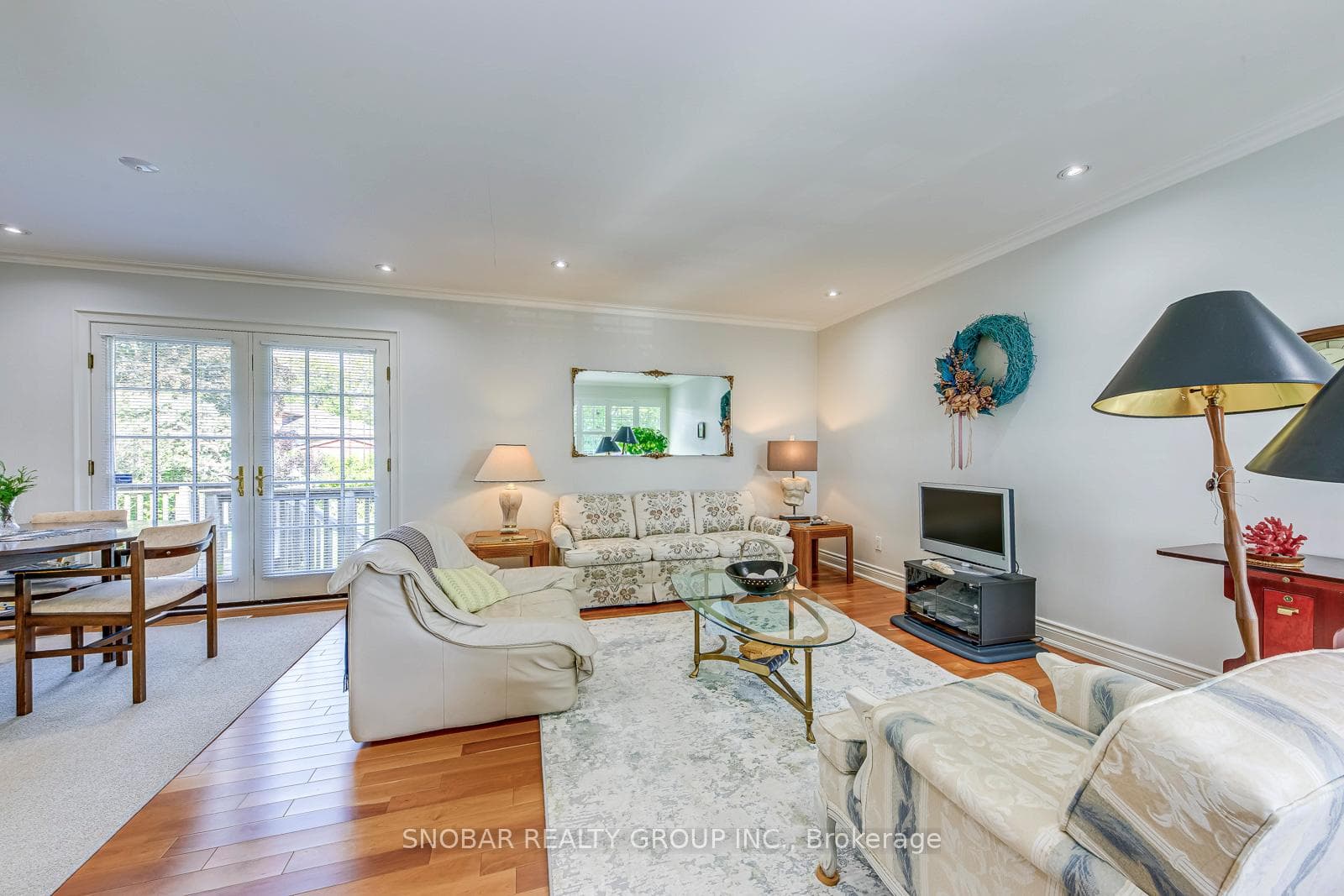 232 La Rose Avenue photo 4