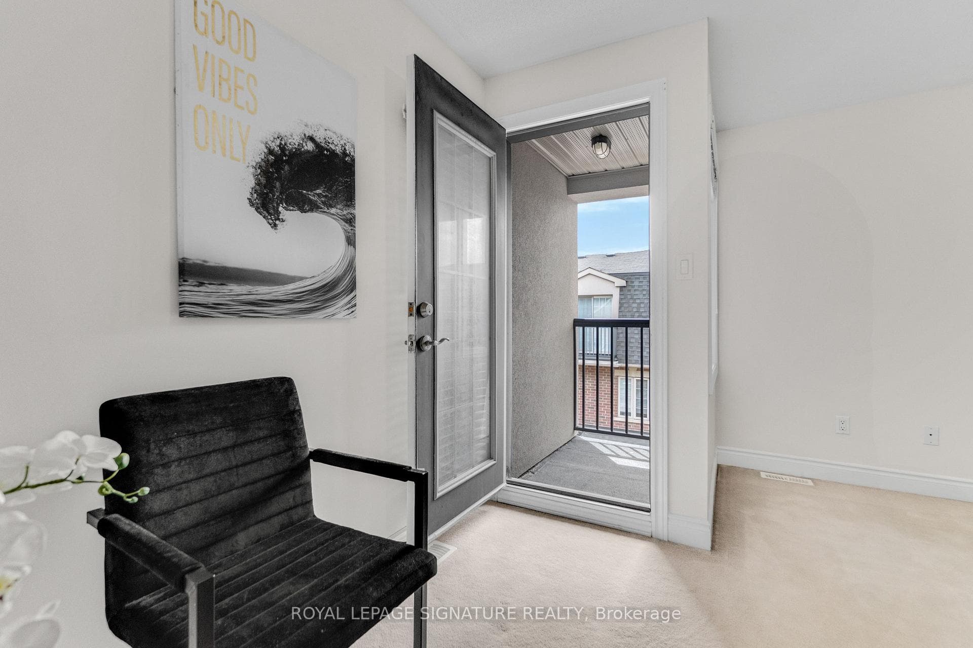 9 Streight Lane photo 27