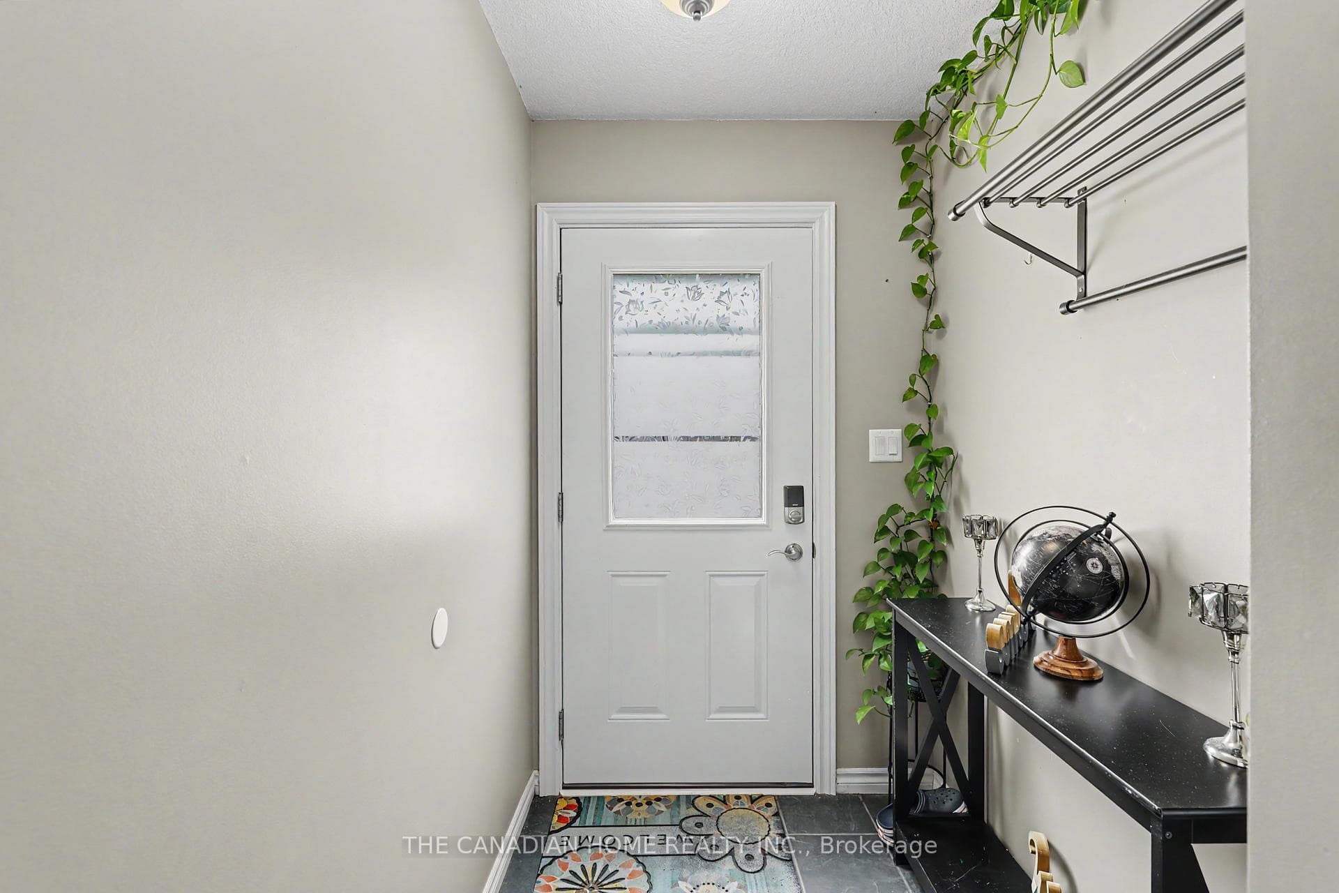 219 PICTON Street photo 4