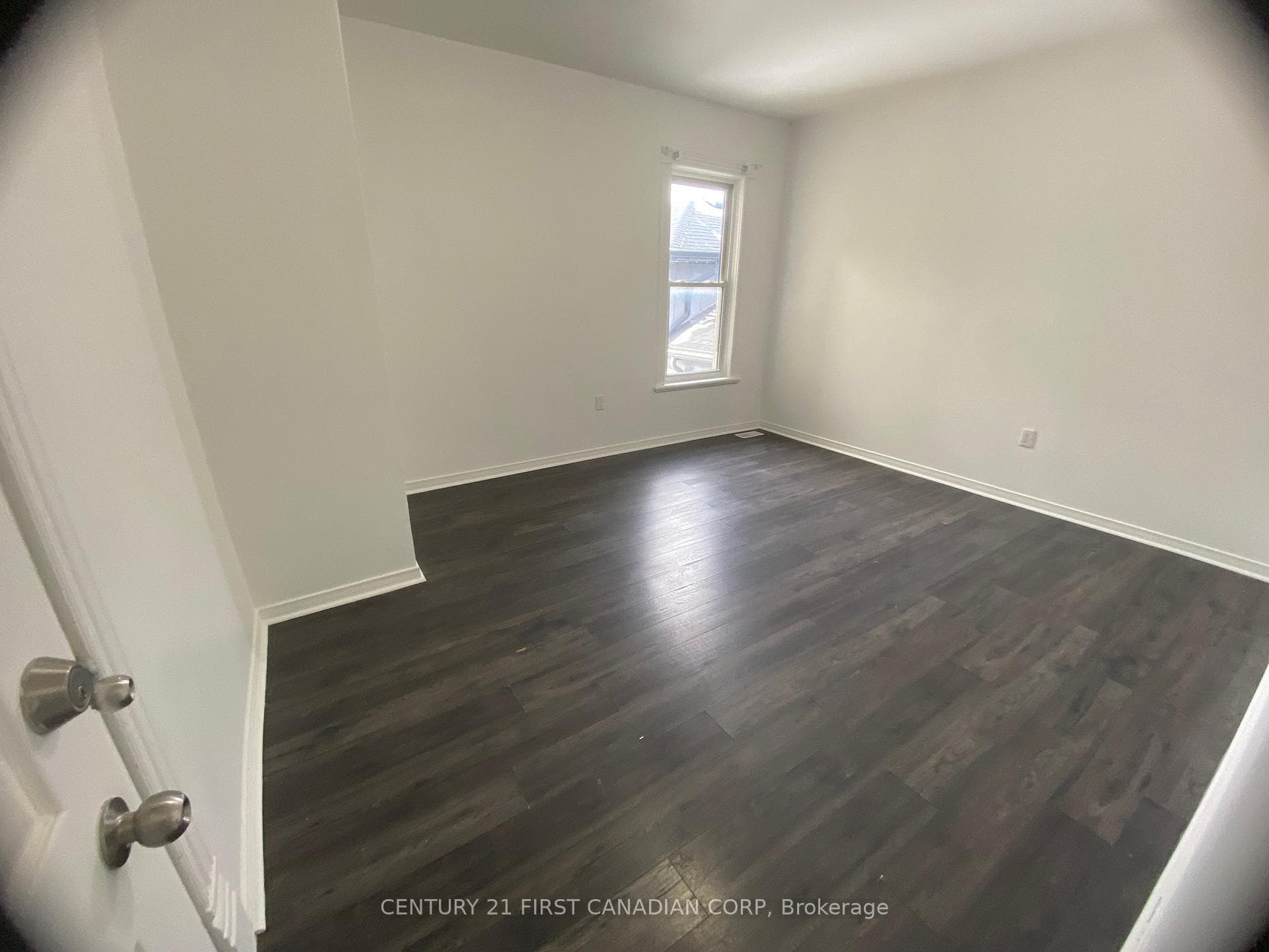 190 WELLINGTON Street Unit UPPER photo 12