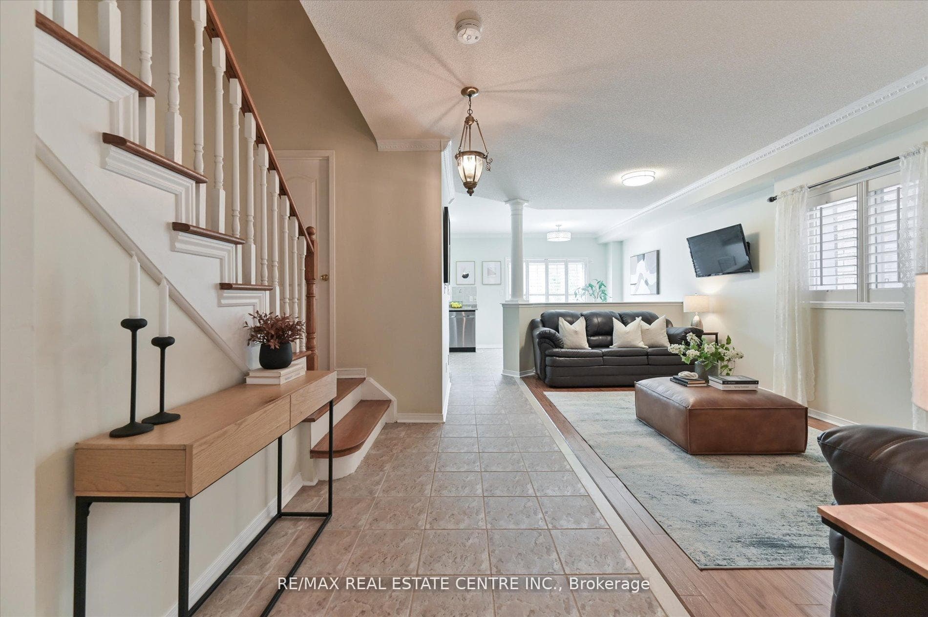 1091 Windbrook Grove photo 5