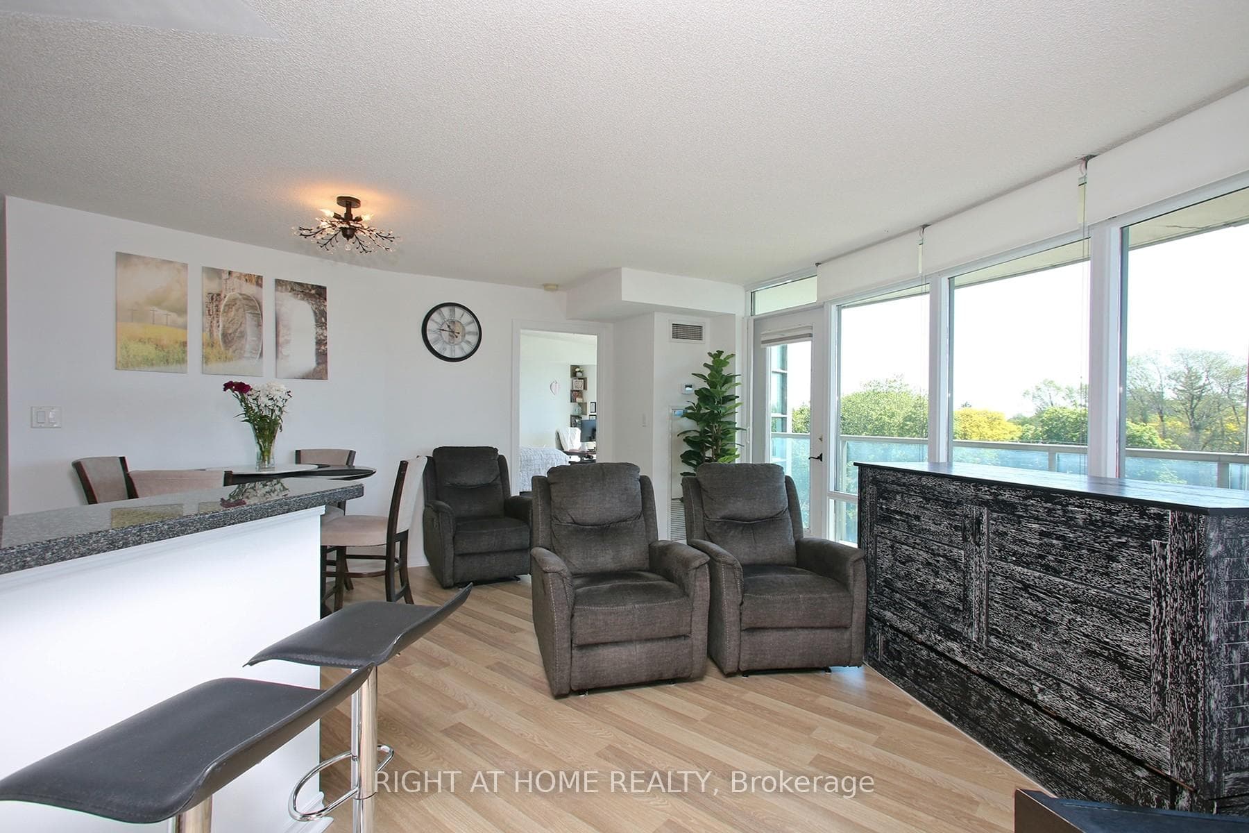 3830 Bathurst Street Unit 505 photo 6