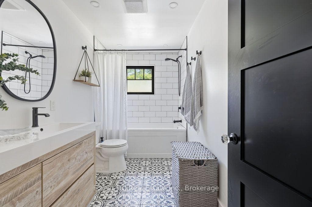 415 Wellington Street photo 15
