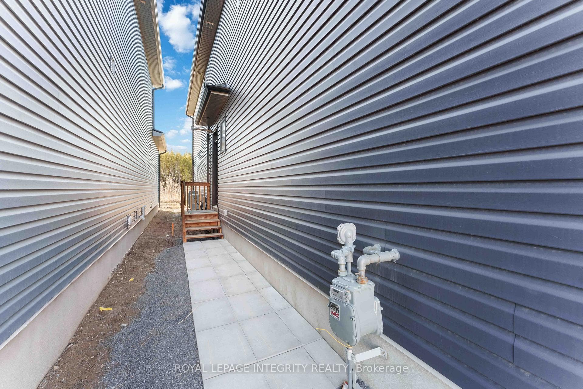 625 Paakanaak Avenue Unit #B photo 2