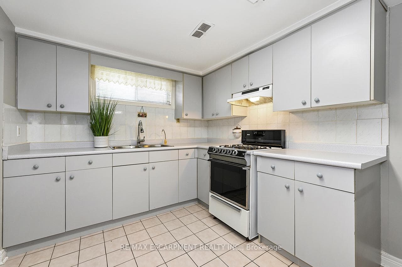 3726 Holden Crescent photo 39