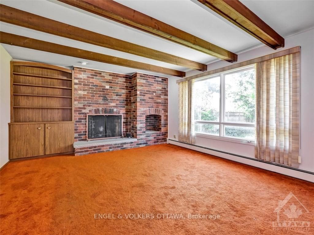968 SADLER Crescent photo 11