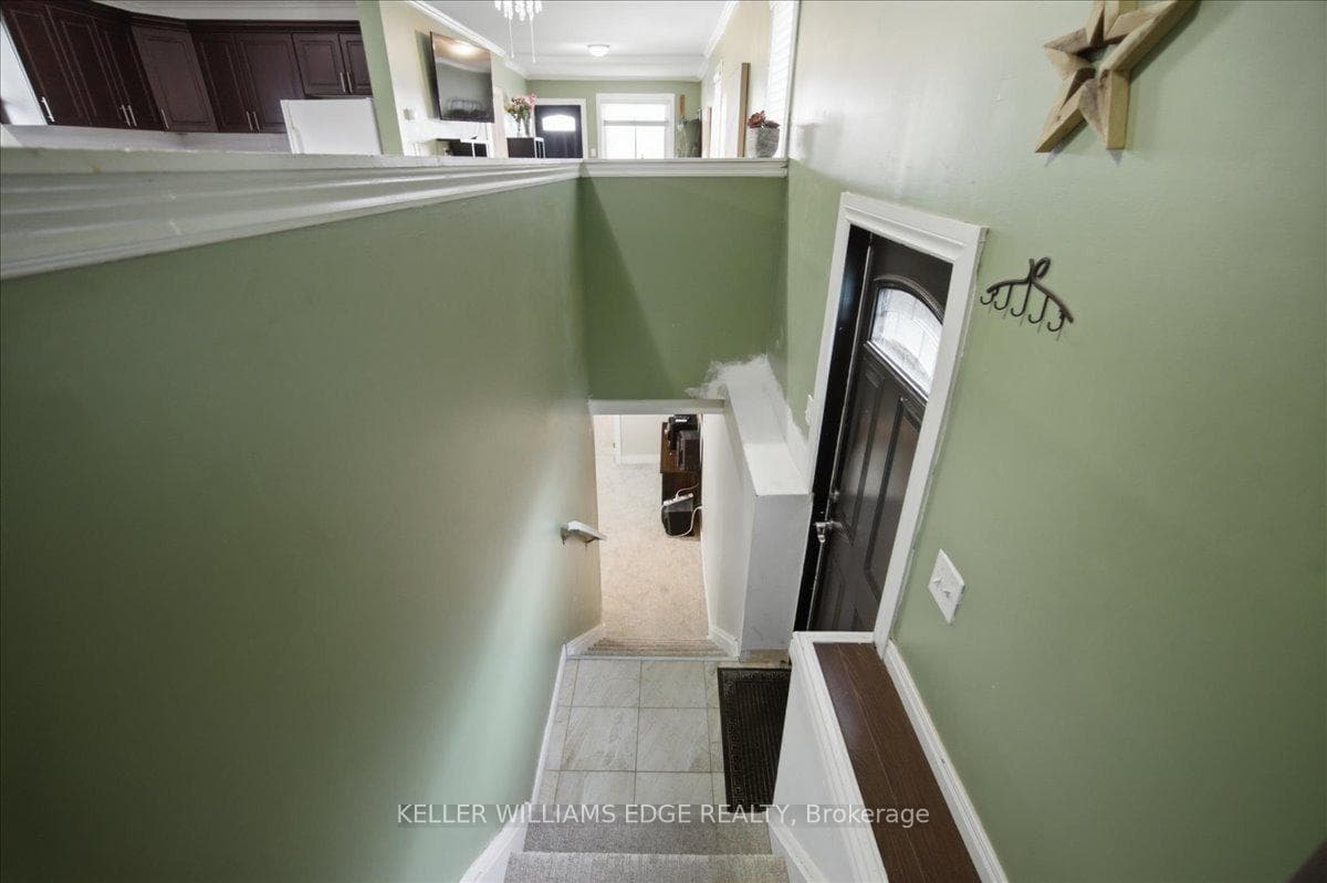 22 Delena Avenue photo 4