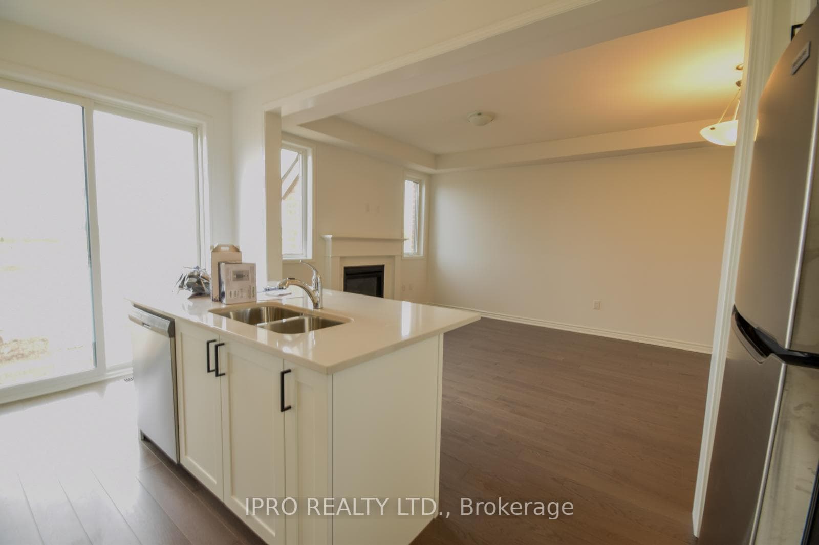 1514 Moira Crescent photo 5
