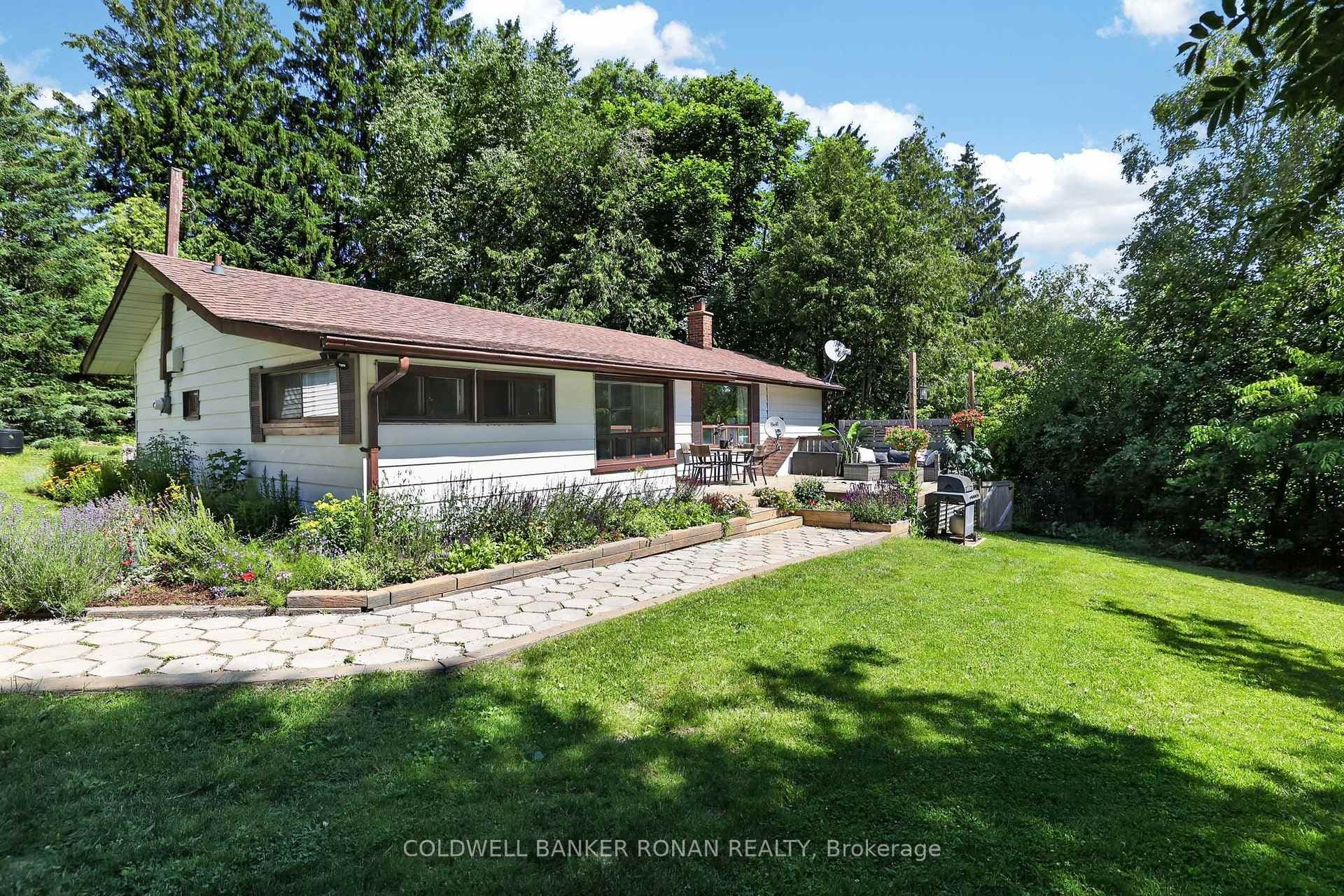 16 Dean Road photo 4