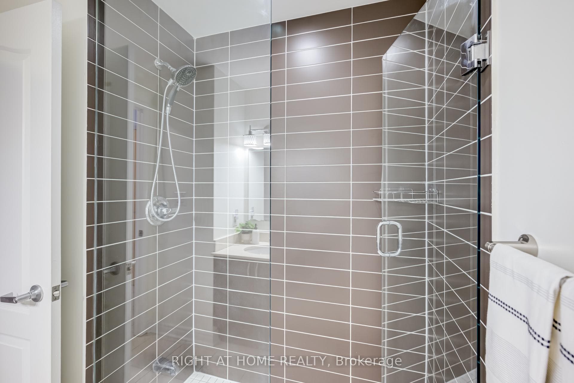 3865 Lake Shore Boulevard Unit 304 photo 17