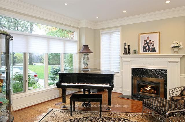 1426 Lorne Park Road photo 17