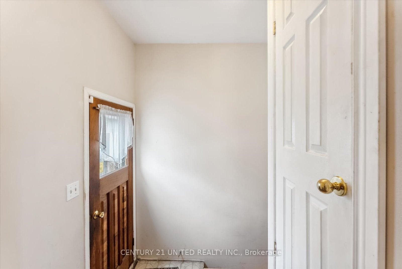 171 Roxborough Avenue photo 19