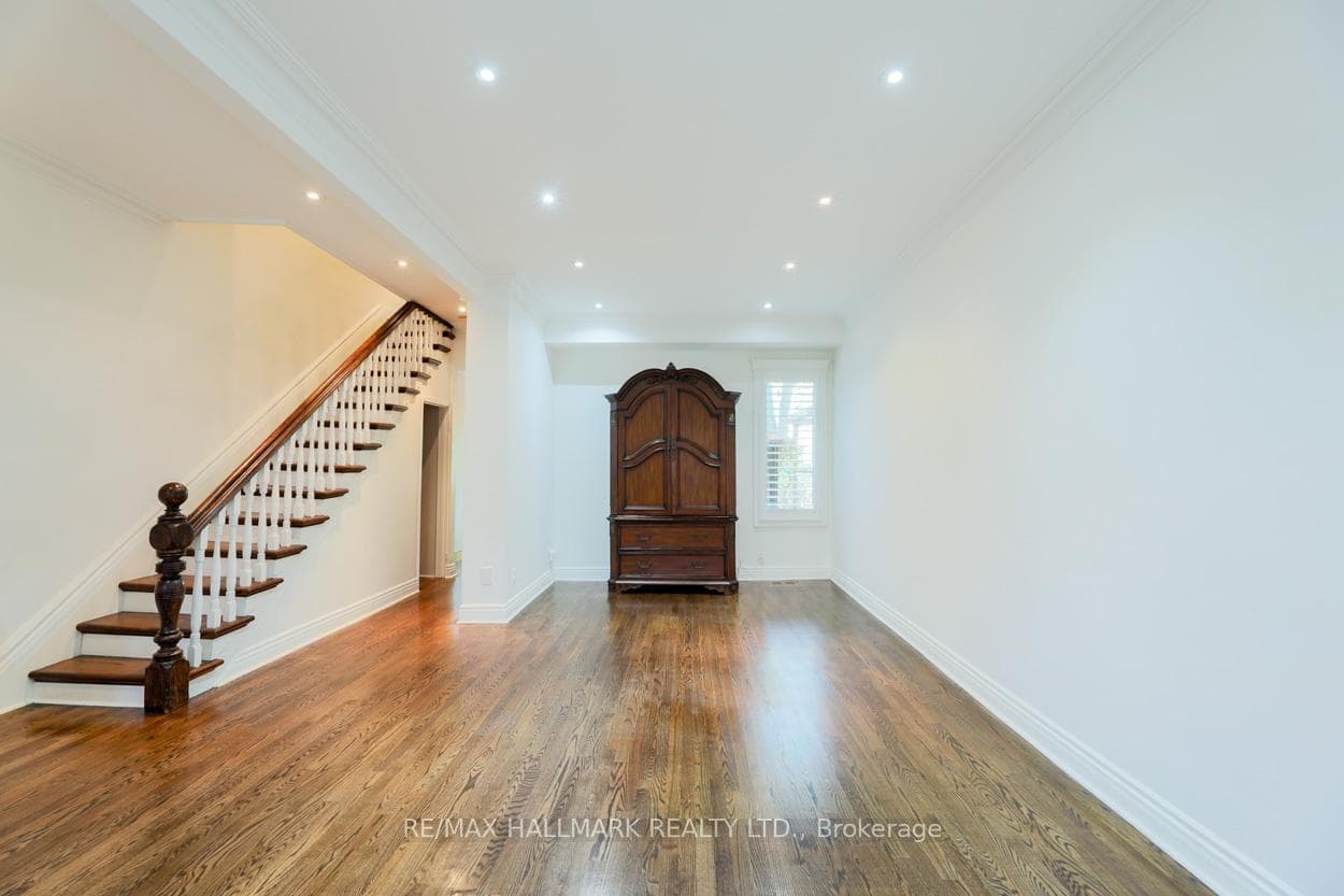 239 Bain Avenue photo 8