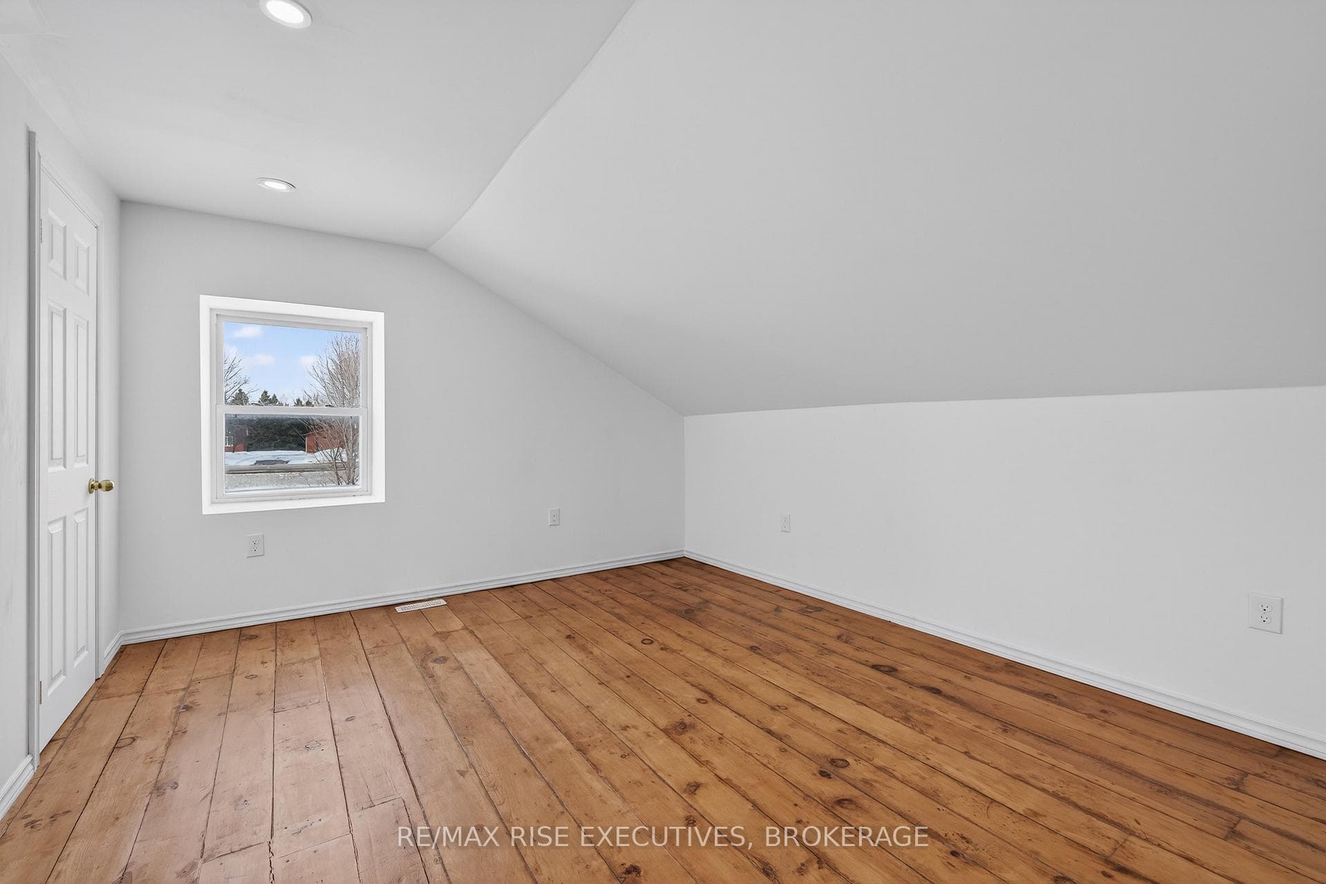 750 Moira Road photo 25