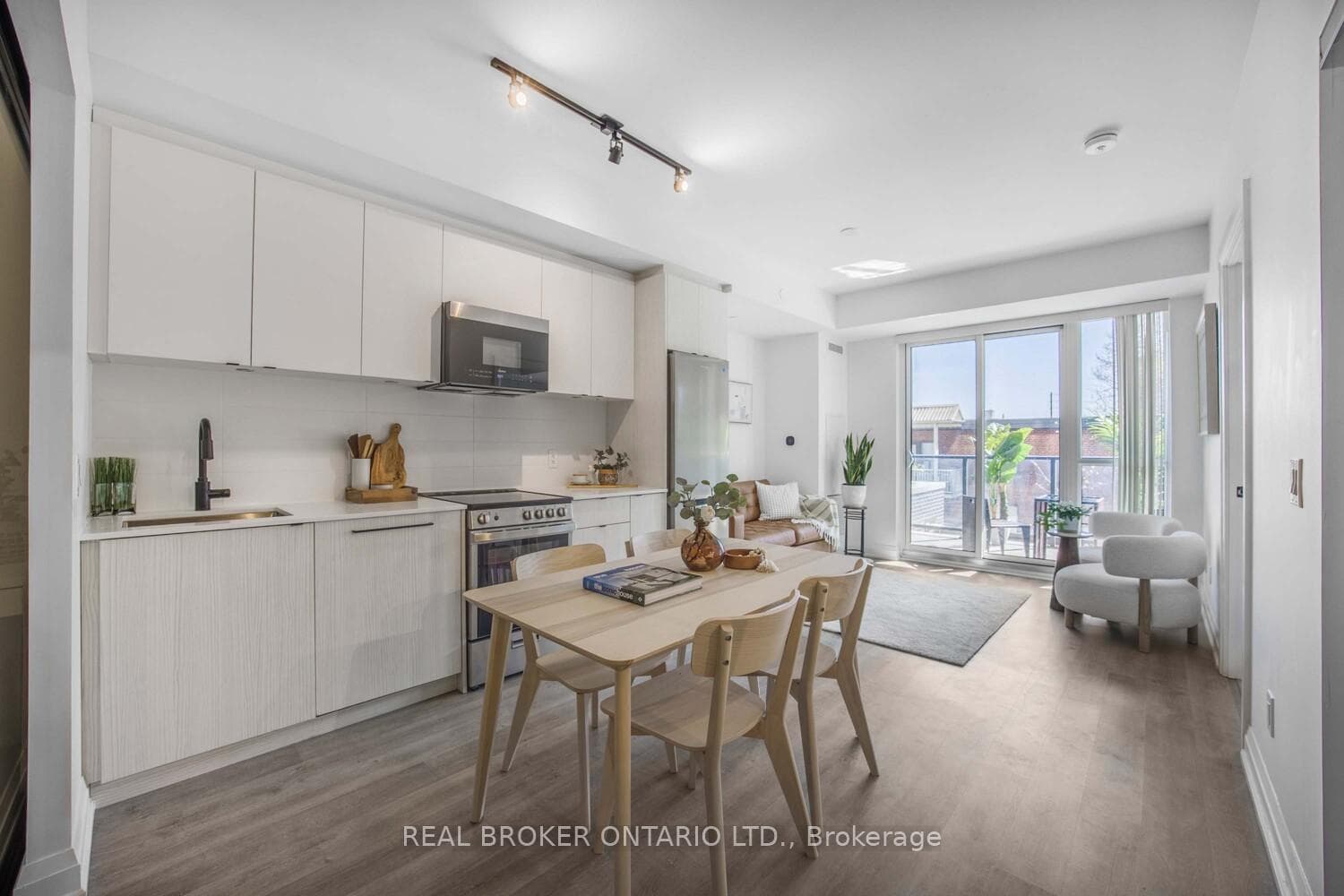 2369 Danforth Avenue Unit 210 photo 5