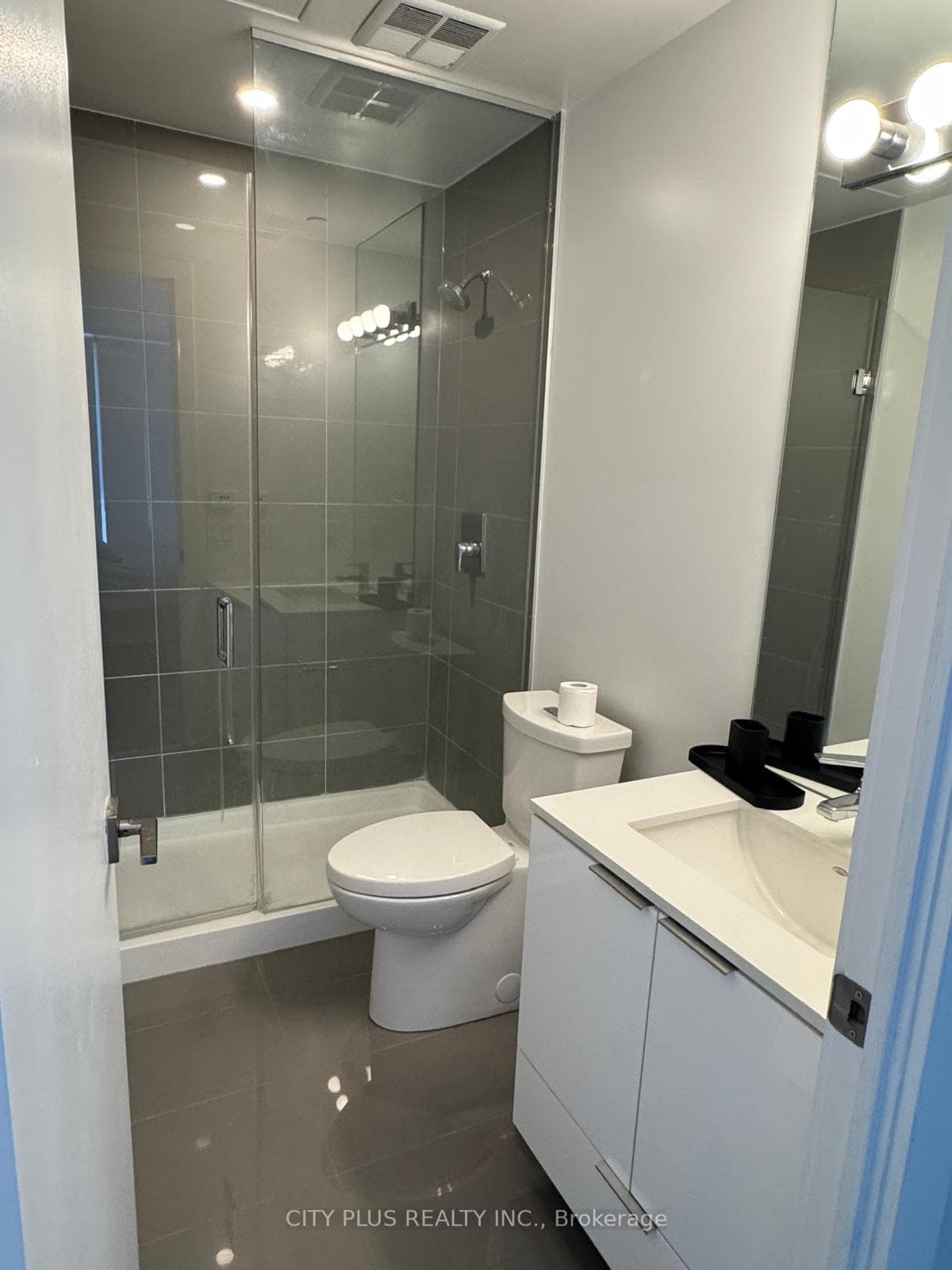 609 Avenue Road Unit 1606 photo 8