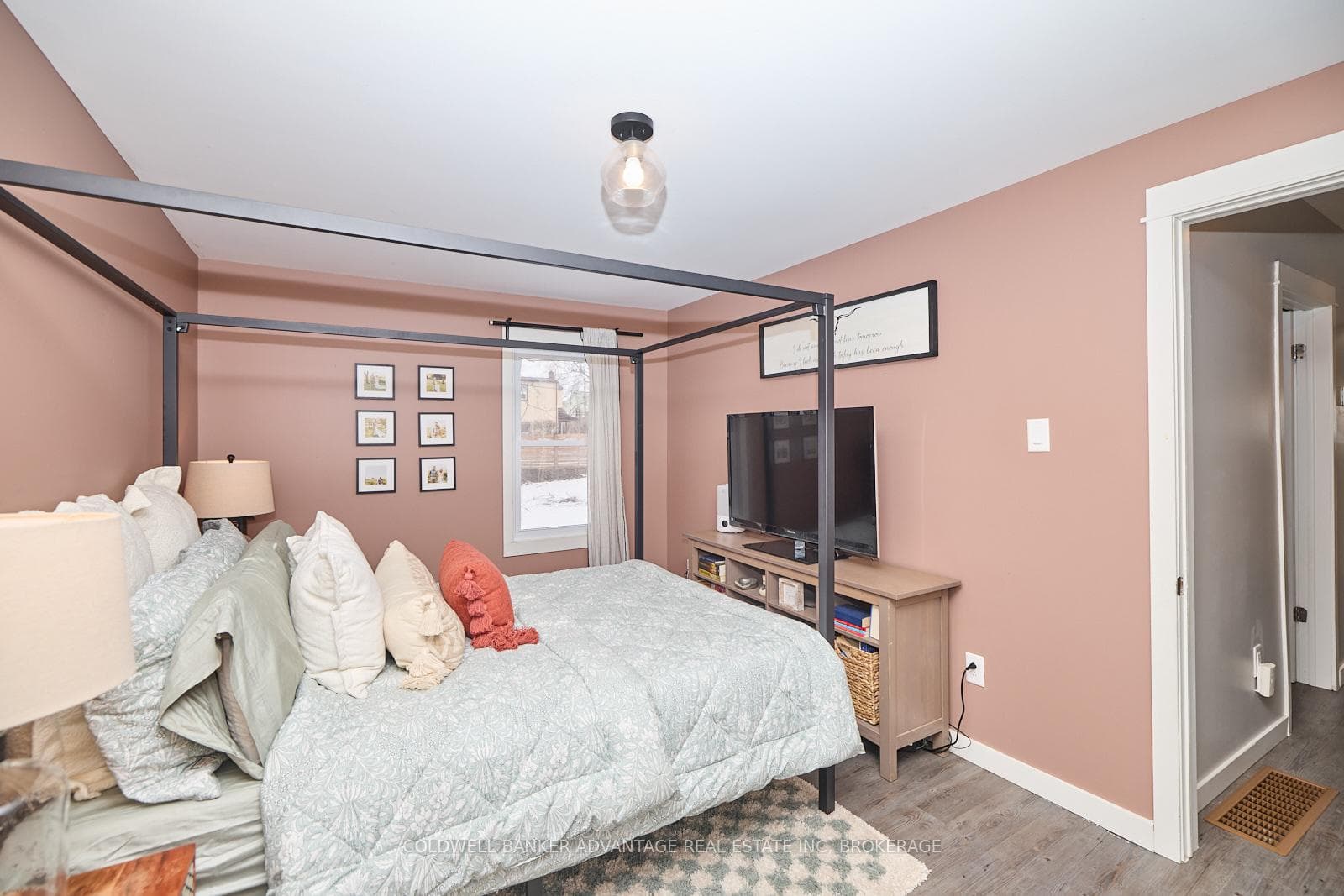 50 Dufferin Street photo 13