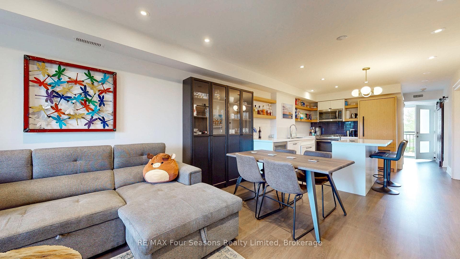 6 Anchorage Crescent Unit 203 photo 3