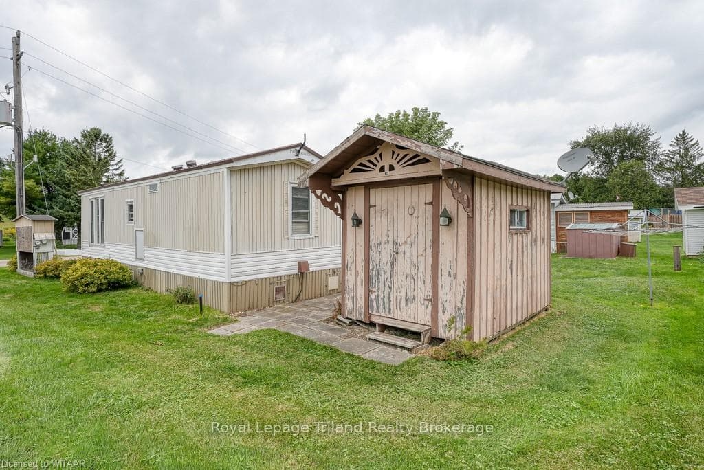 495856 10TH Line Unit 20 photo 25