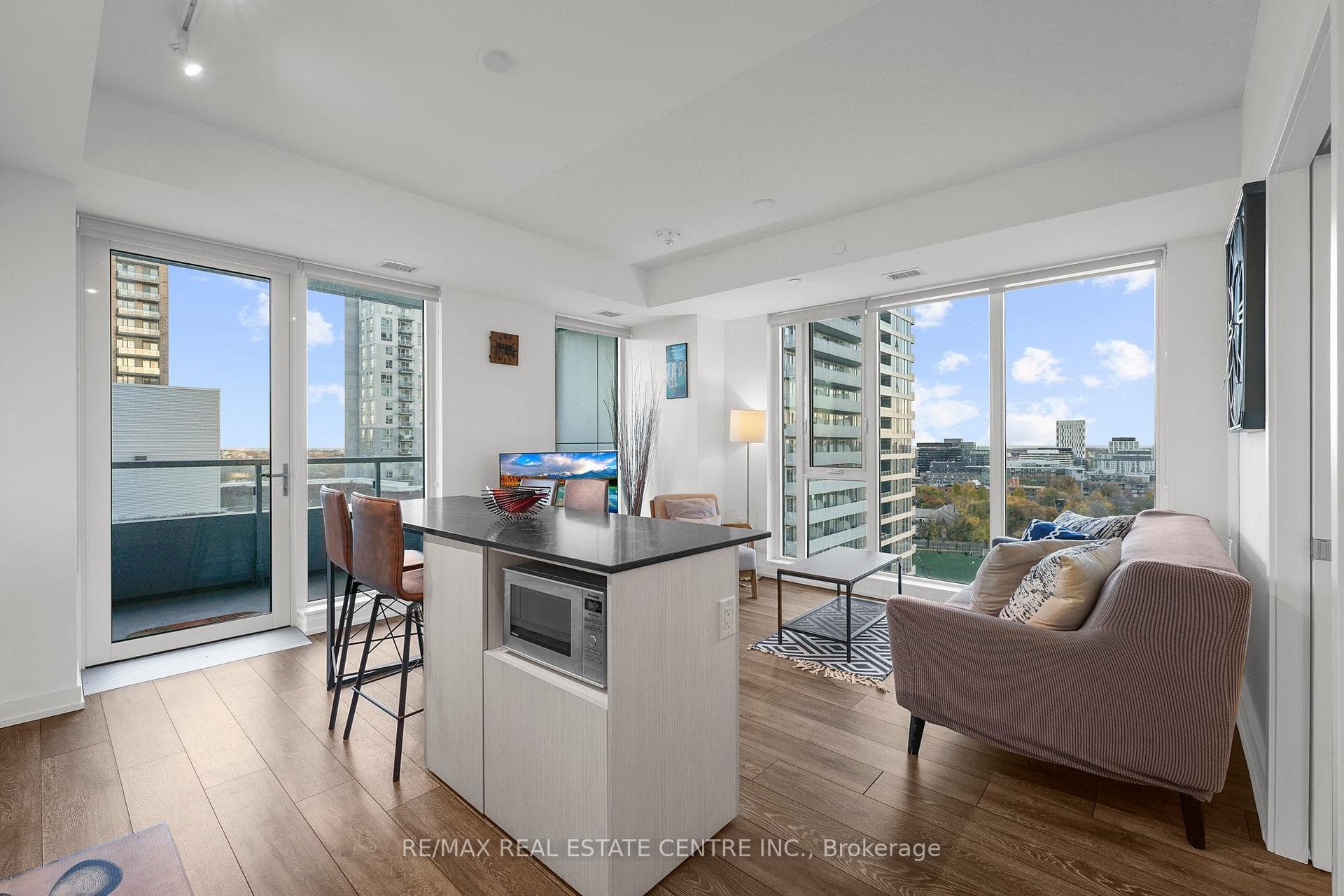 225 Sumach Street Unit 1303 photo 8