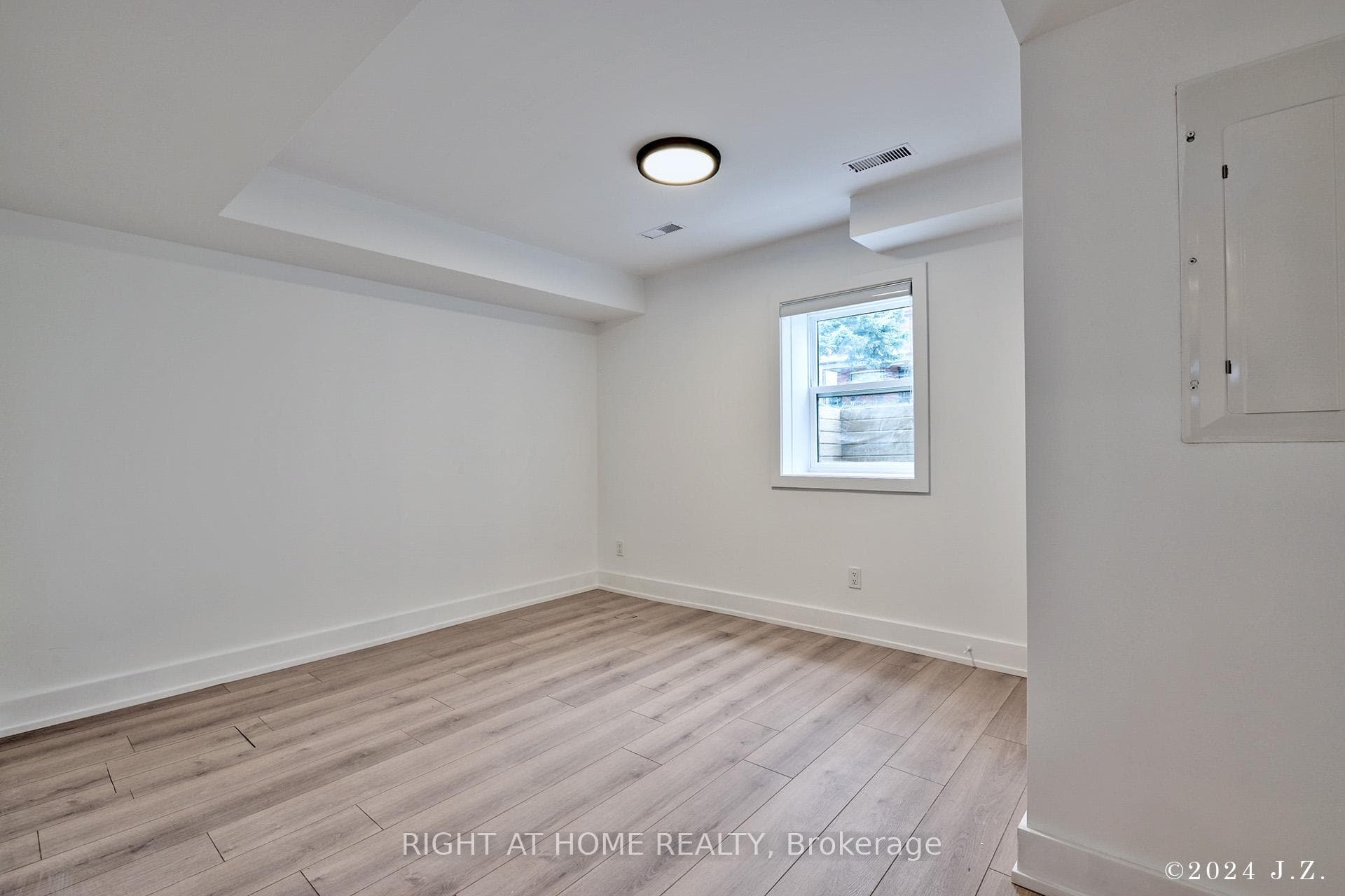 50B Lanark Avenue Unit Lower photo 4