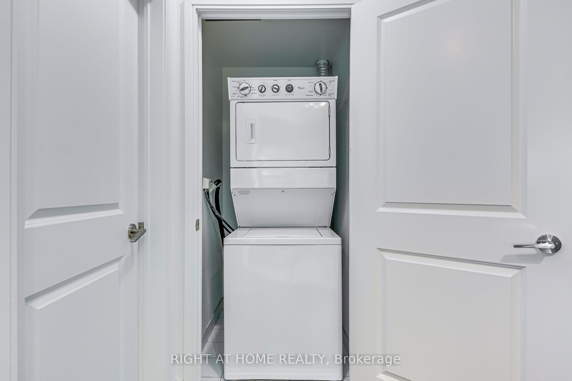80 Absolute Avenue Unit 2909 photo 24