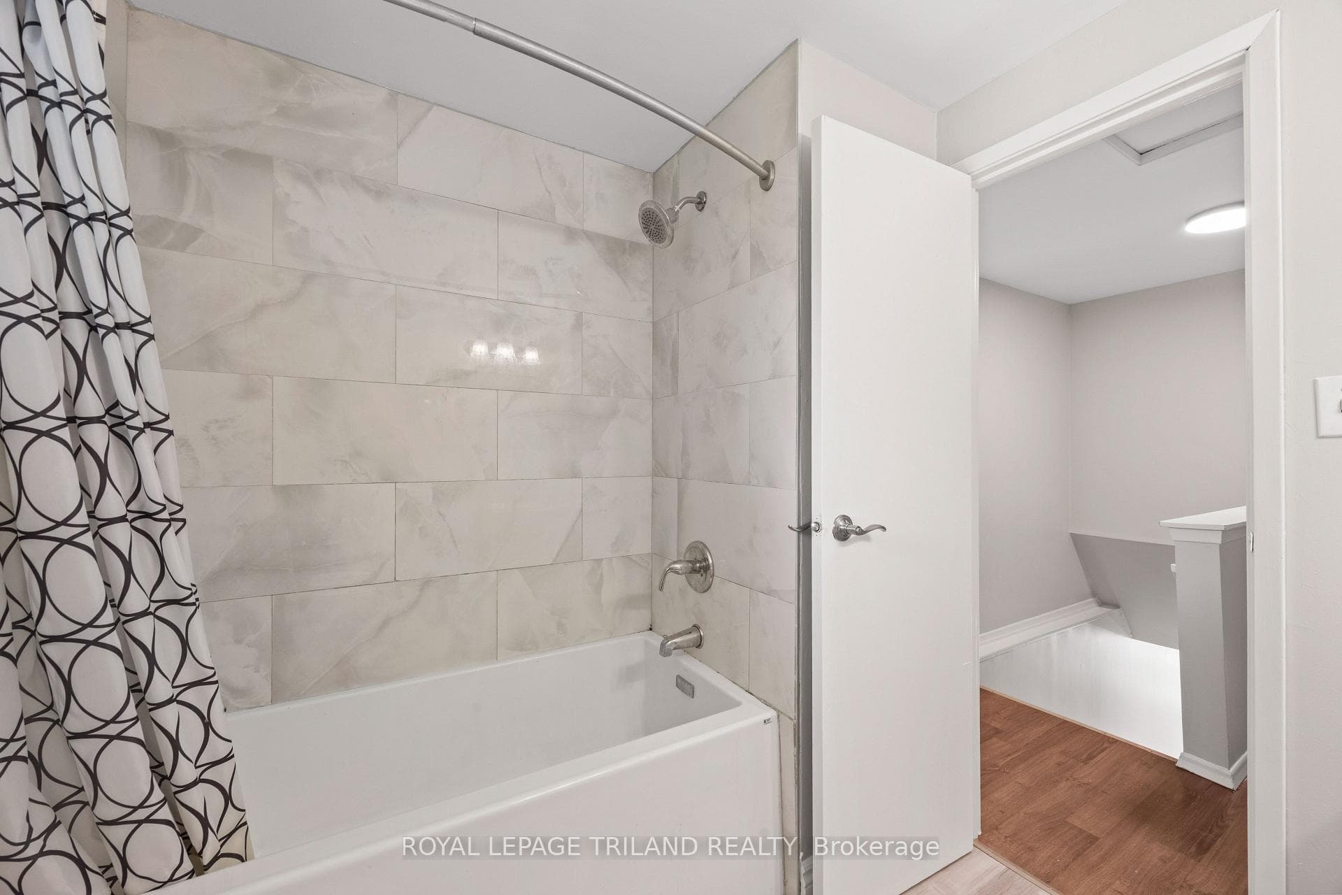 1769 Aldersbrook Road photo 16
